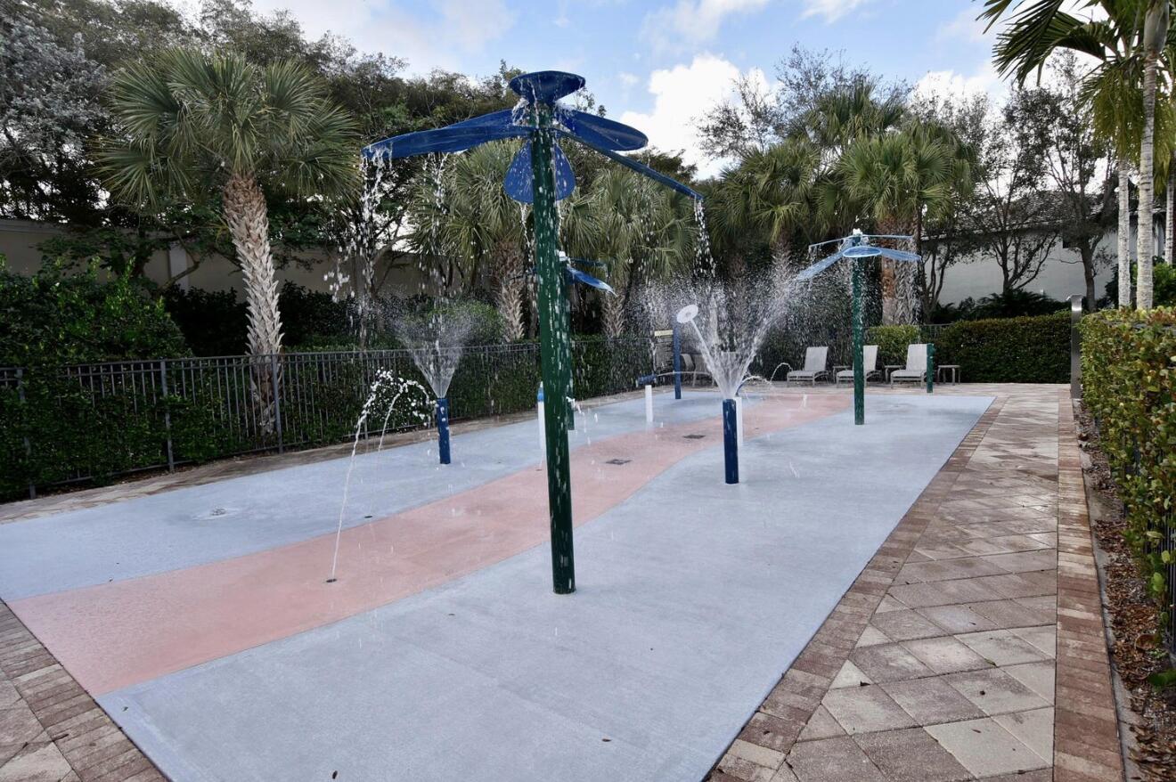 ATLANTIC COMMONS PL 5 - Residential Lease