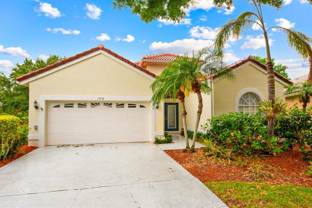 Photo of 1516 SE Highland Court, Port Saint Lucie, FL 34952 (MLS # R10709787)