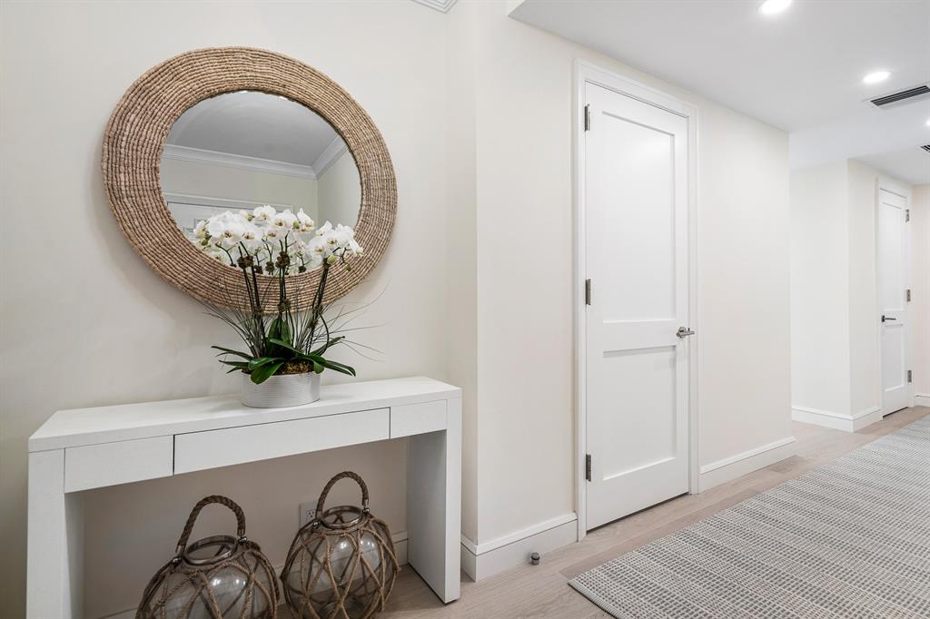 WINTHROP HOUSE CONDO - Residential