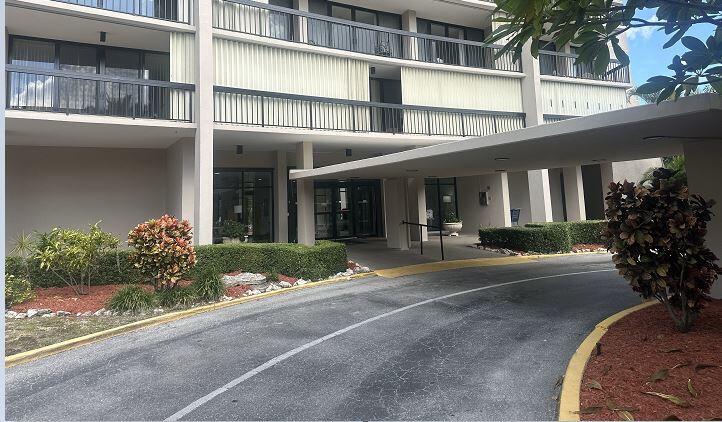 LANDS OF THE PRESIDENT CONDO 7 - Residential