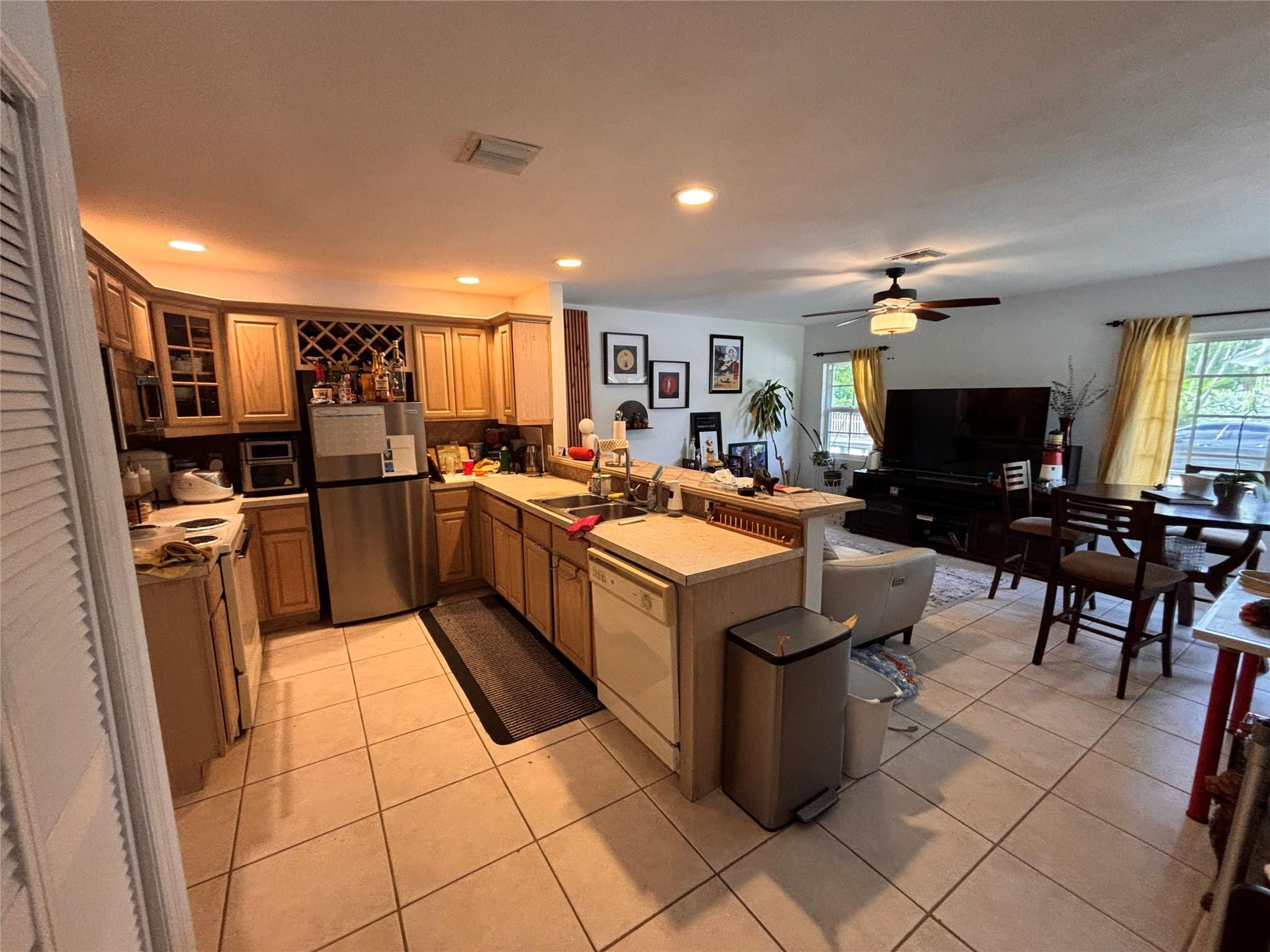 WAVERLY PLACE - Residential Lease
