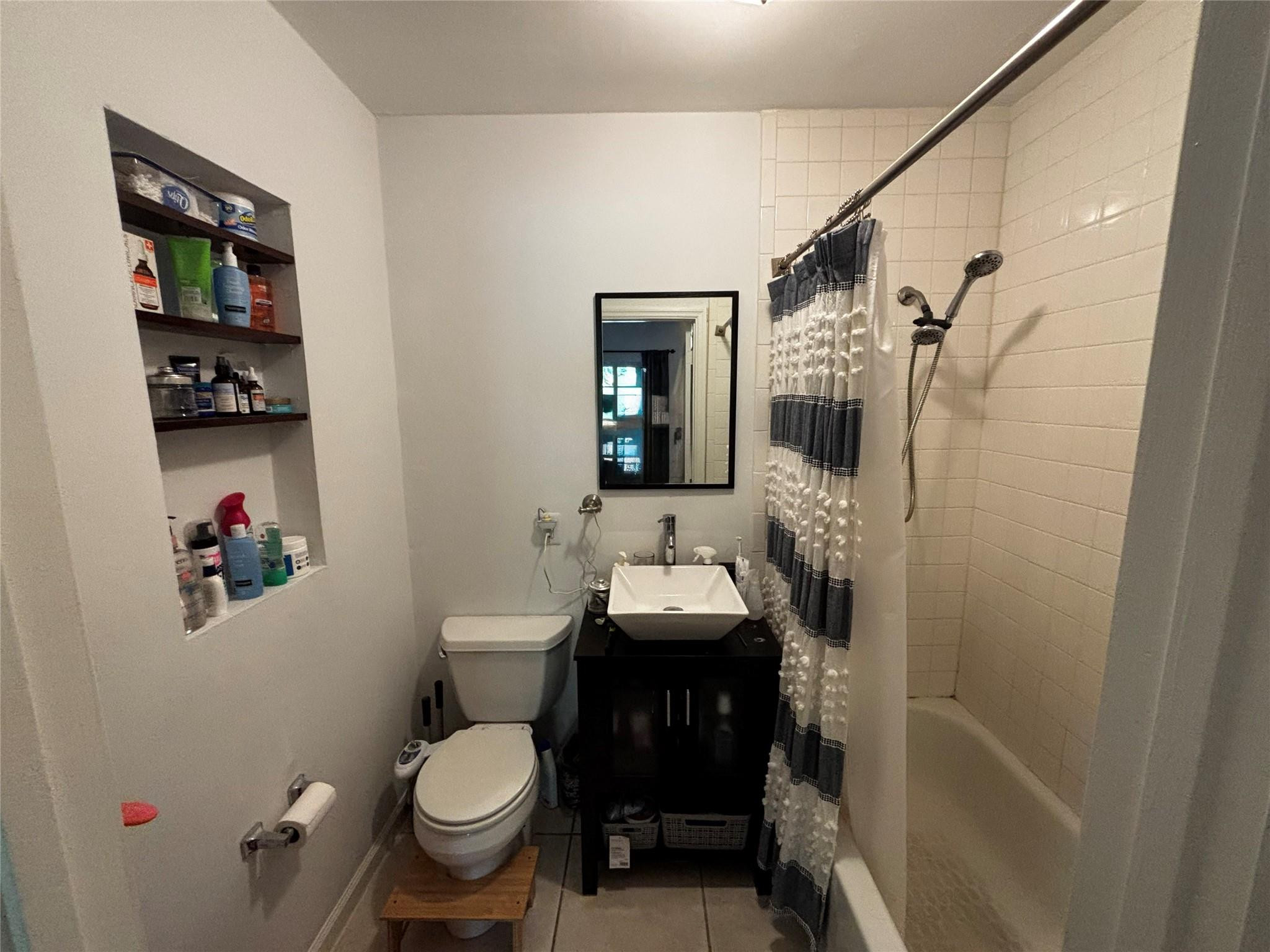 WAVERLY PLACE - Residential Lease
