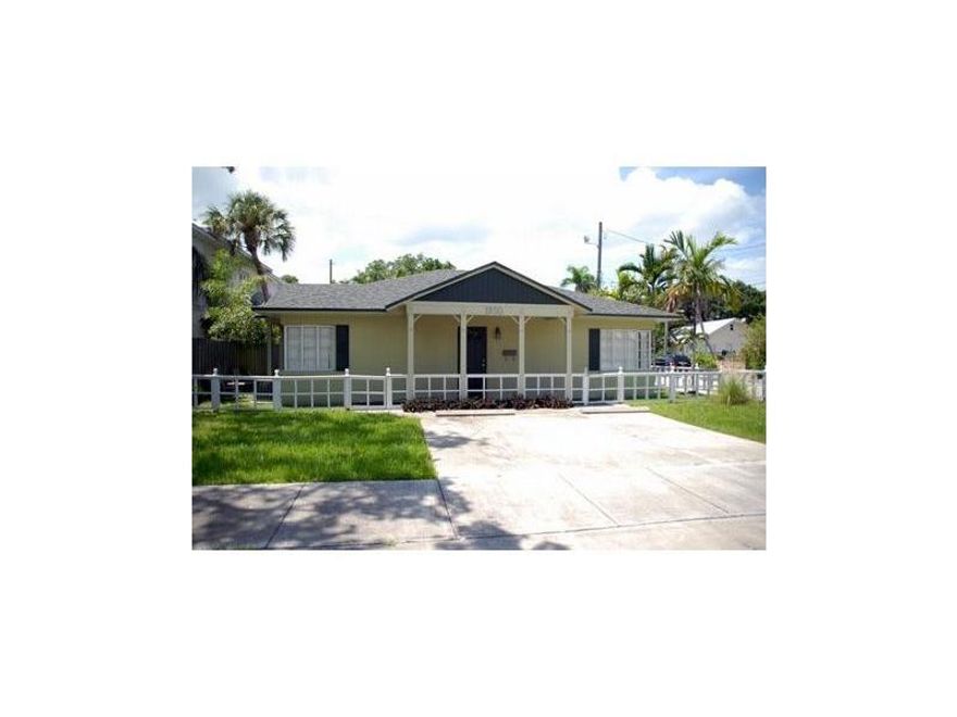 Beautiful 1/1 close to everything, open Kitchen, walk in closet. need 24 hours to show. Available June 31