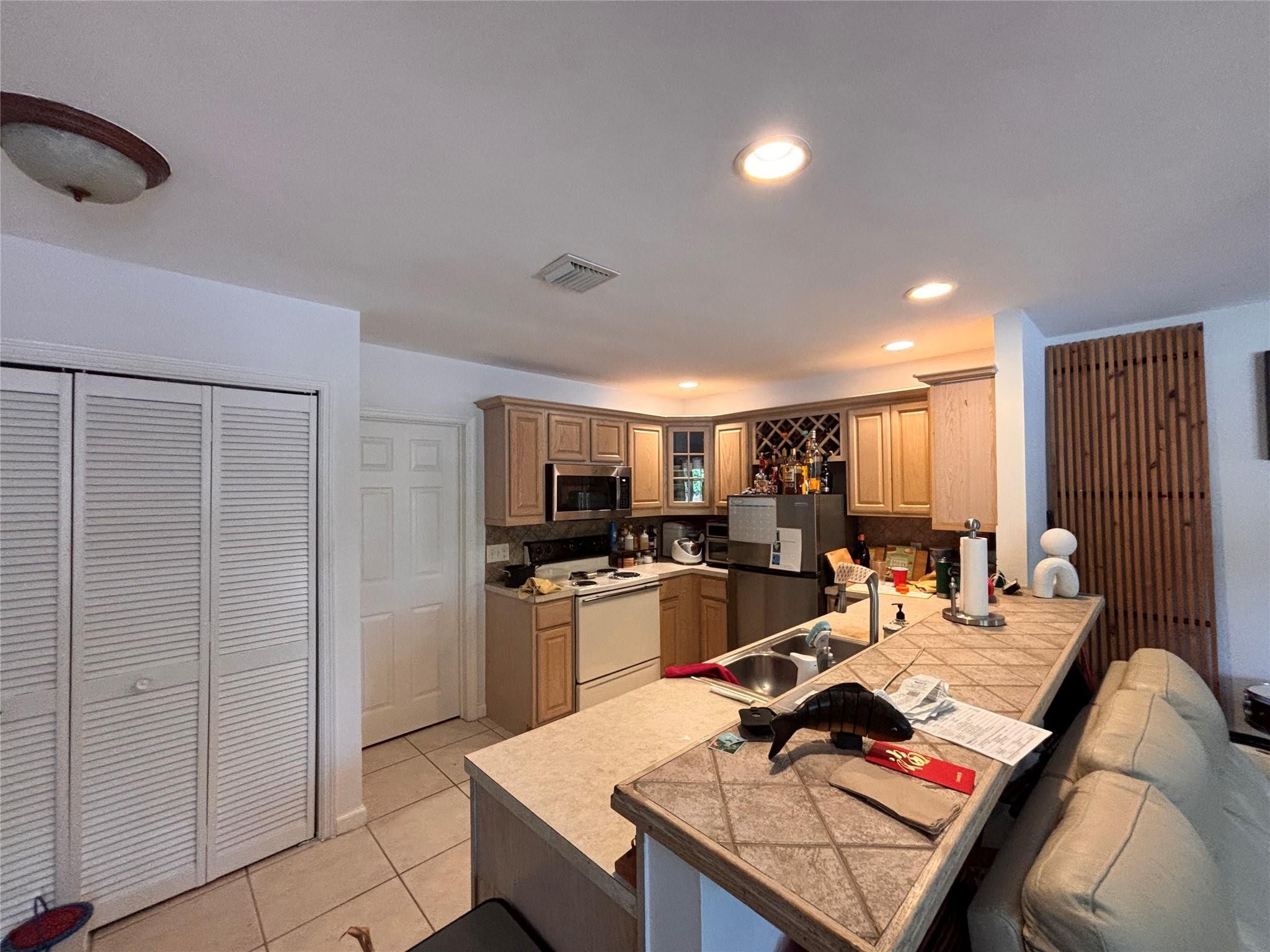 WAVERLY PLACE - Residential Lease
