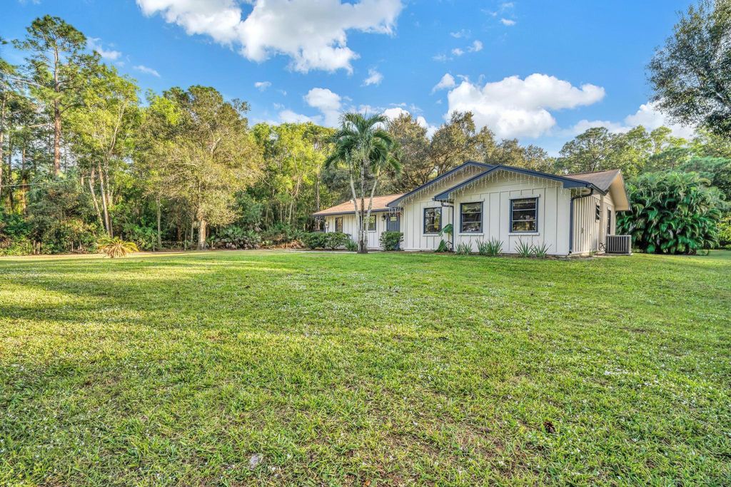 Photo of 11084 161st Street N, Jupiter, FL 33478 (MLS # R11045240)