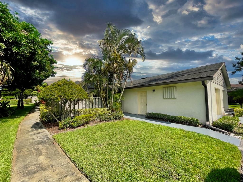 Photo of 1701 Mariners Cove Cv #13b, Fort Pierce, FL 34950 (MLS # R10734242)