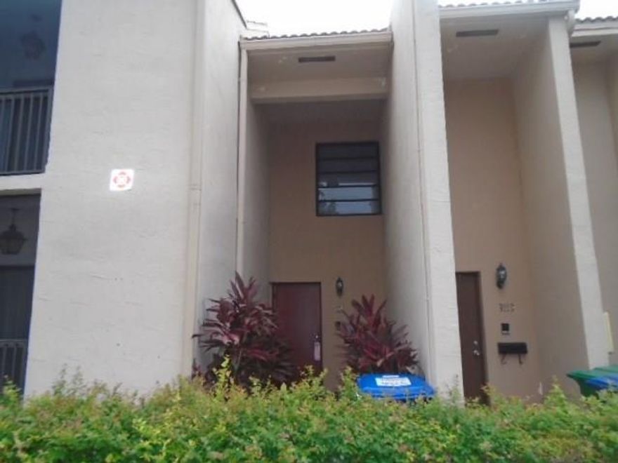 Seller is requesting Highest and Best by 9pm today 10/5.  WOW, THIS IS A STUNNING 3/2 CONDO IN GOOD CONDITION.  PROPERTY BOASTS TONS OF LIVING AREA, GREAT COMMUNITY WITH A GORGEOUS POOL.