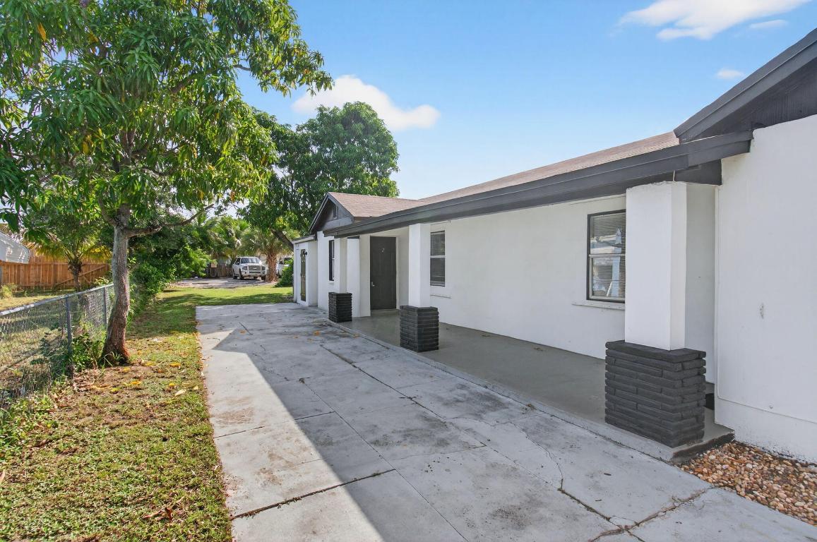 View photos, virtual tours, details... 614 N E Street