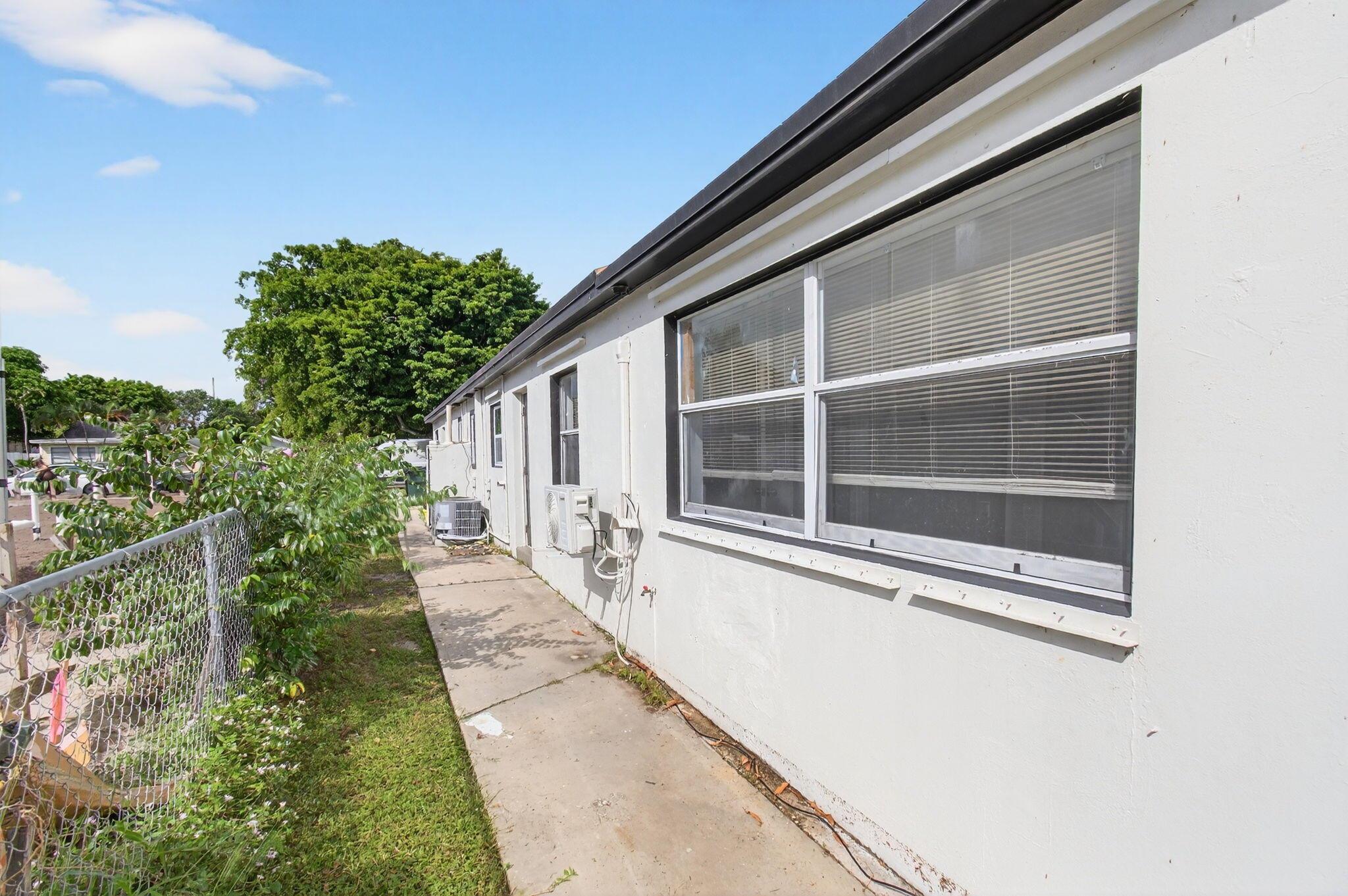 LAKE WORTH TOWN OF - Residential Income