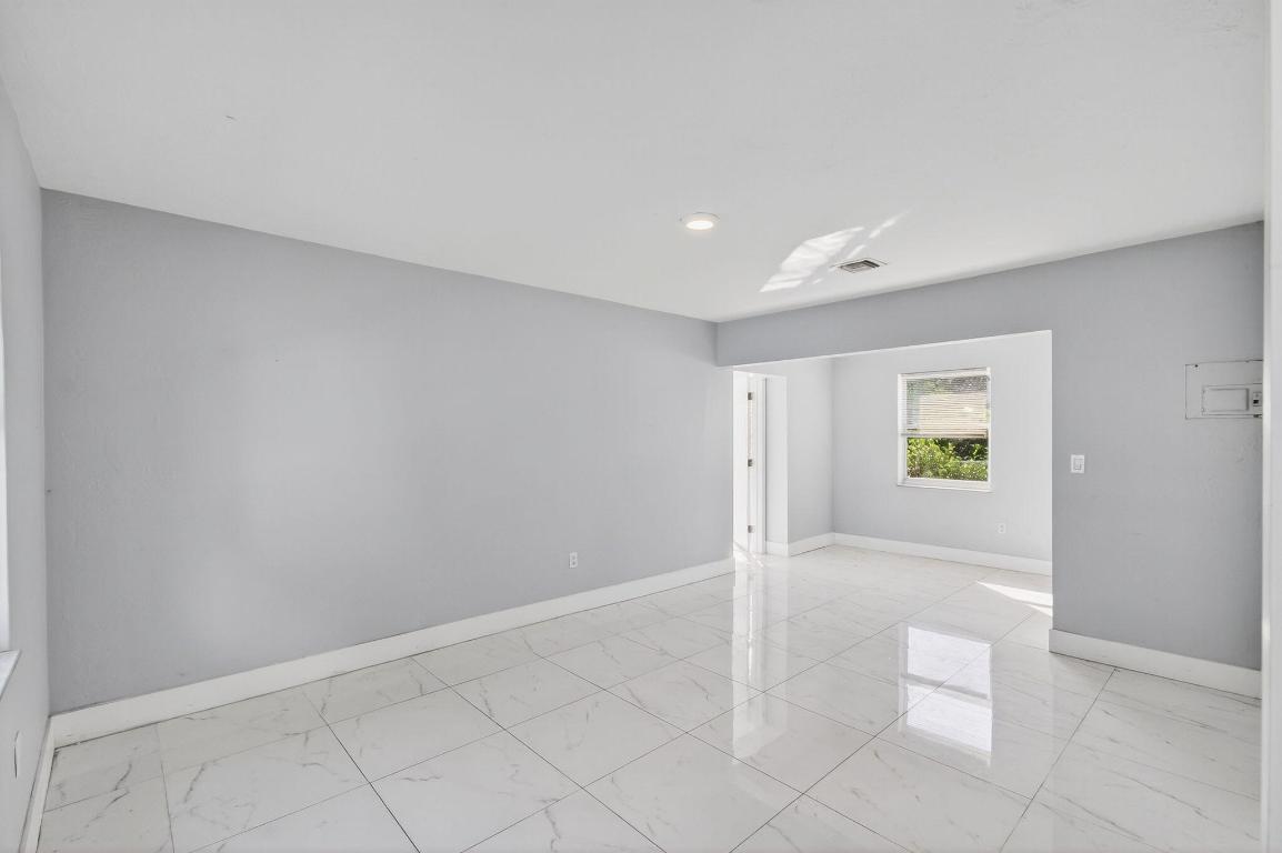 View photos, virtual tours, details... 614 N E Street