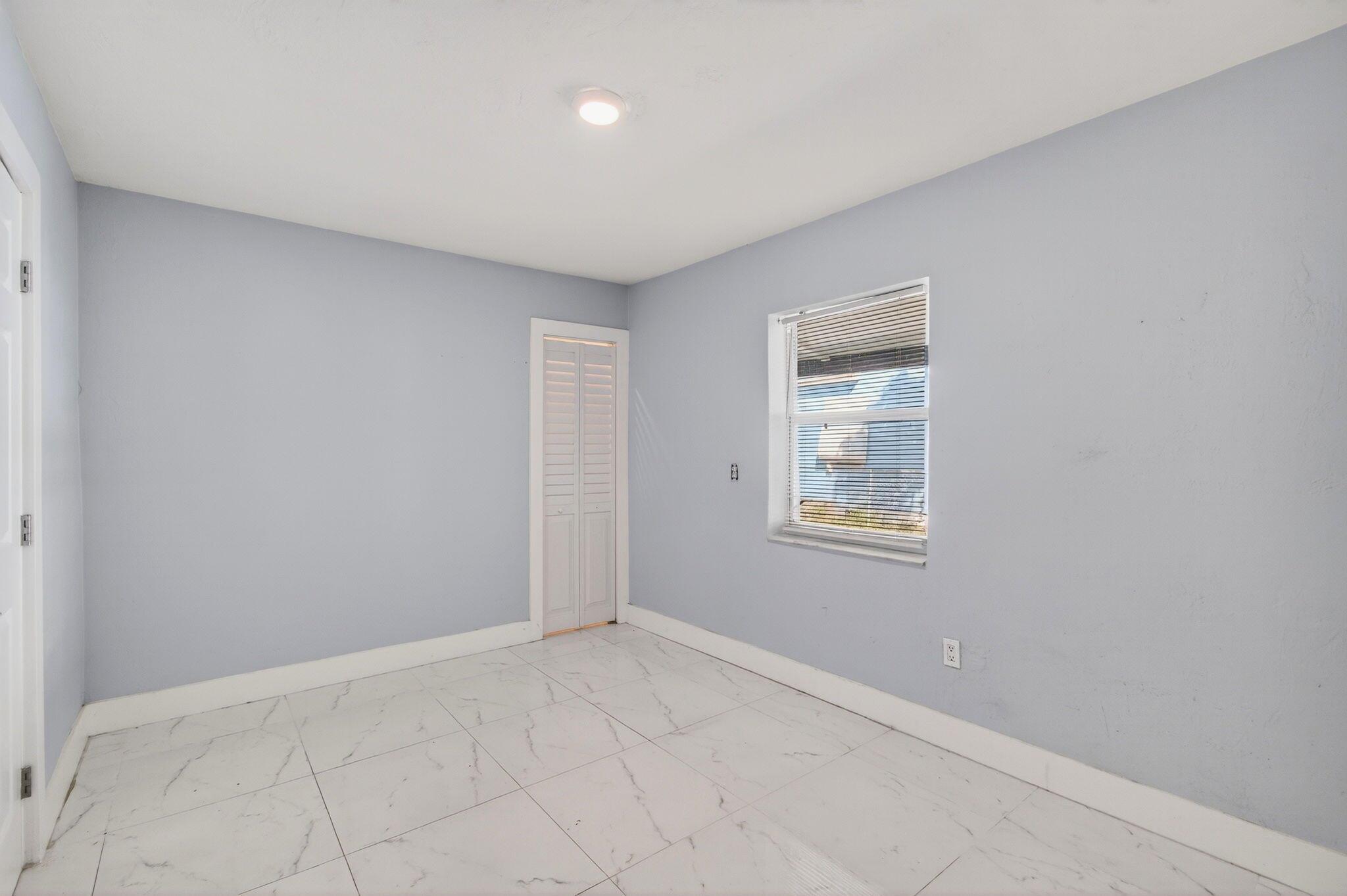 LAKE WORTH TOWN OF - Residential Income