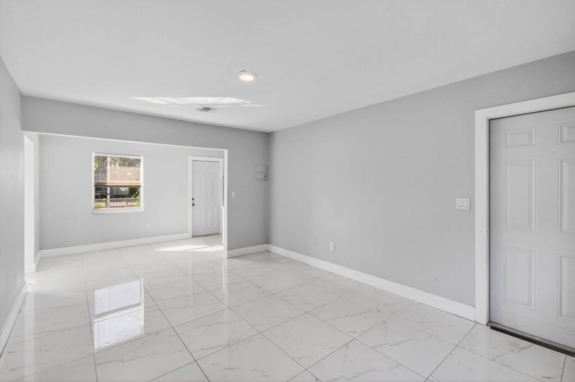 View photos, virtual tours, details... 614 N E Street