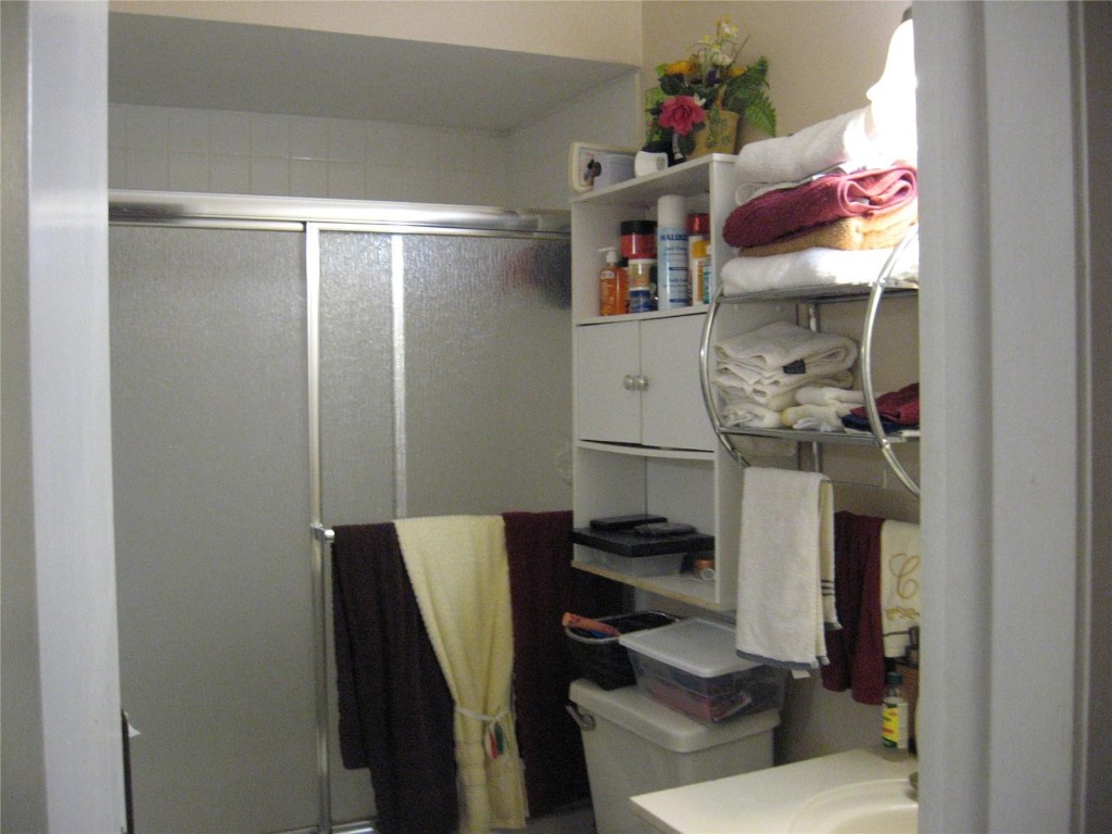 CORAL HEIGHTS 22-4 B - Residential Lease