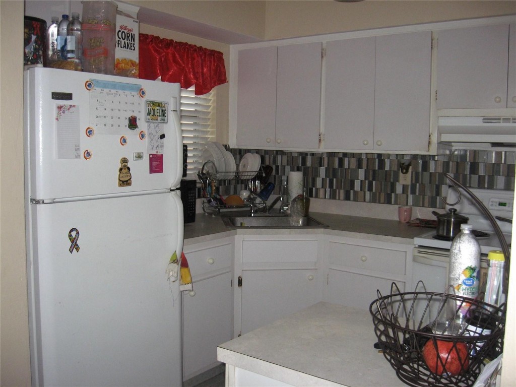 CORAL HEIGHTS 22-4 B - Residential Lease