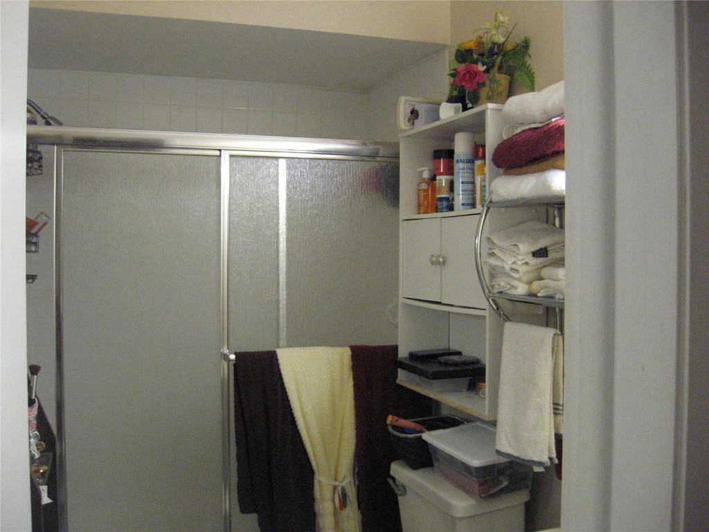 CORAL HEIGHTS 22-4 B - Residential Lease