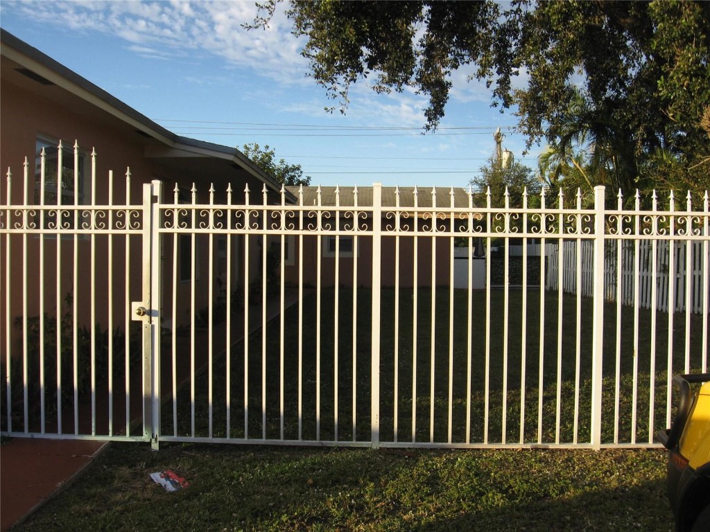 CORAL HEIGHTS 22-4 B - Residential Lease