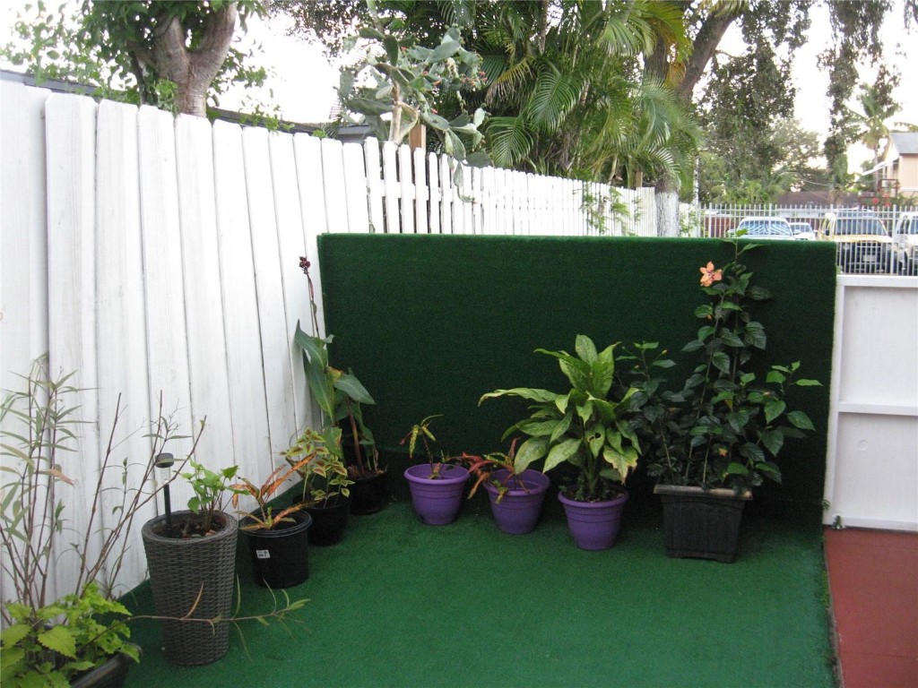 CORAL HEIGHTS 22-4 B - Residential Lease