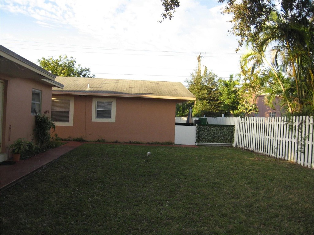 CORAL HEIGHTS 22-4 B - Residential Lease