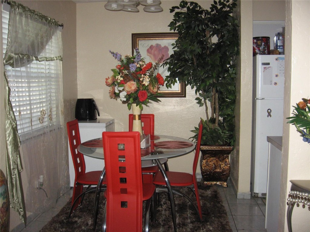 CORAL HEIGHTS 22-4 B - Residential Lease