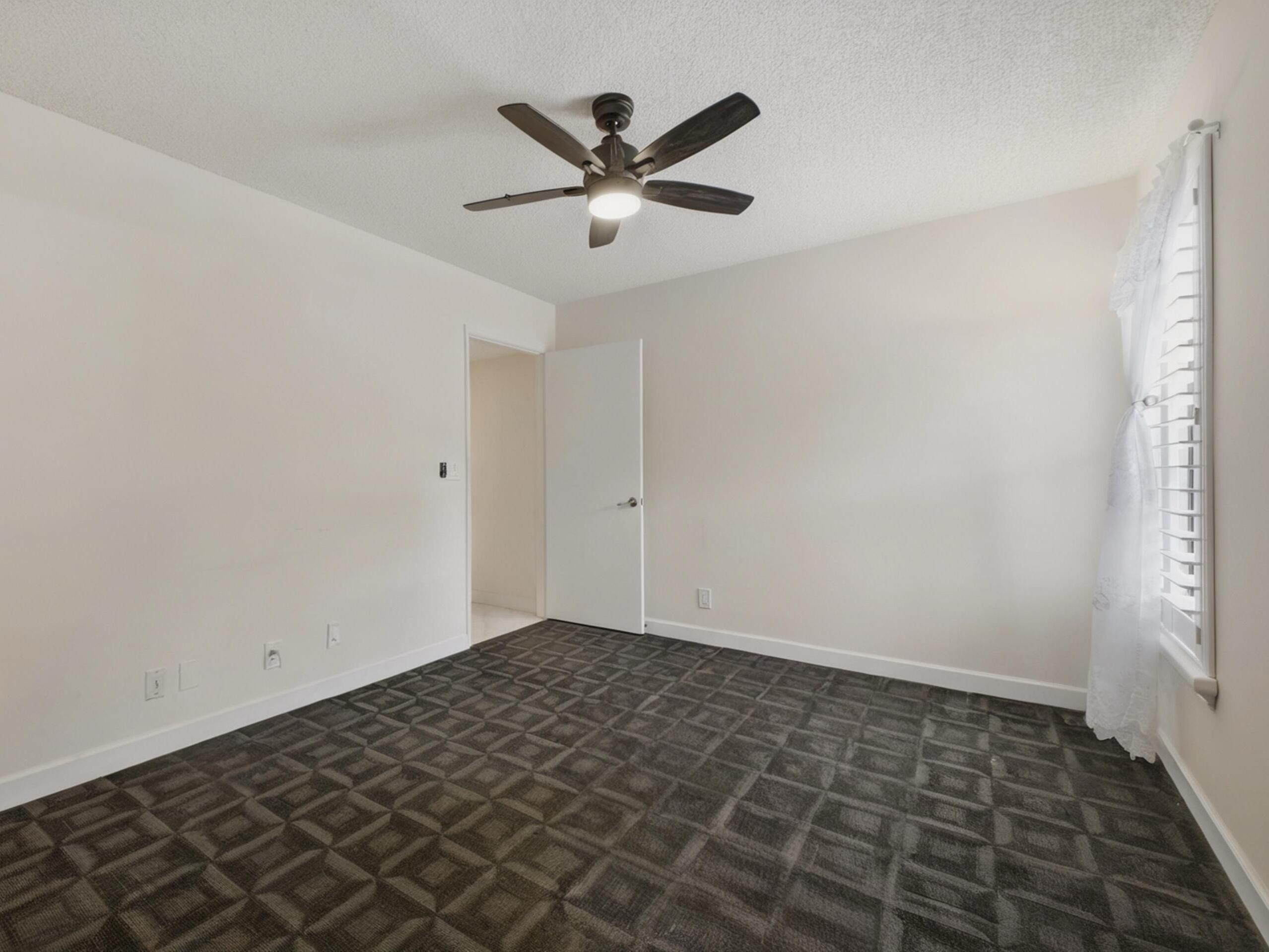 HUNTINGTON LAKES - Residential