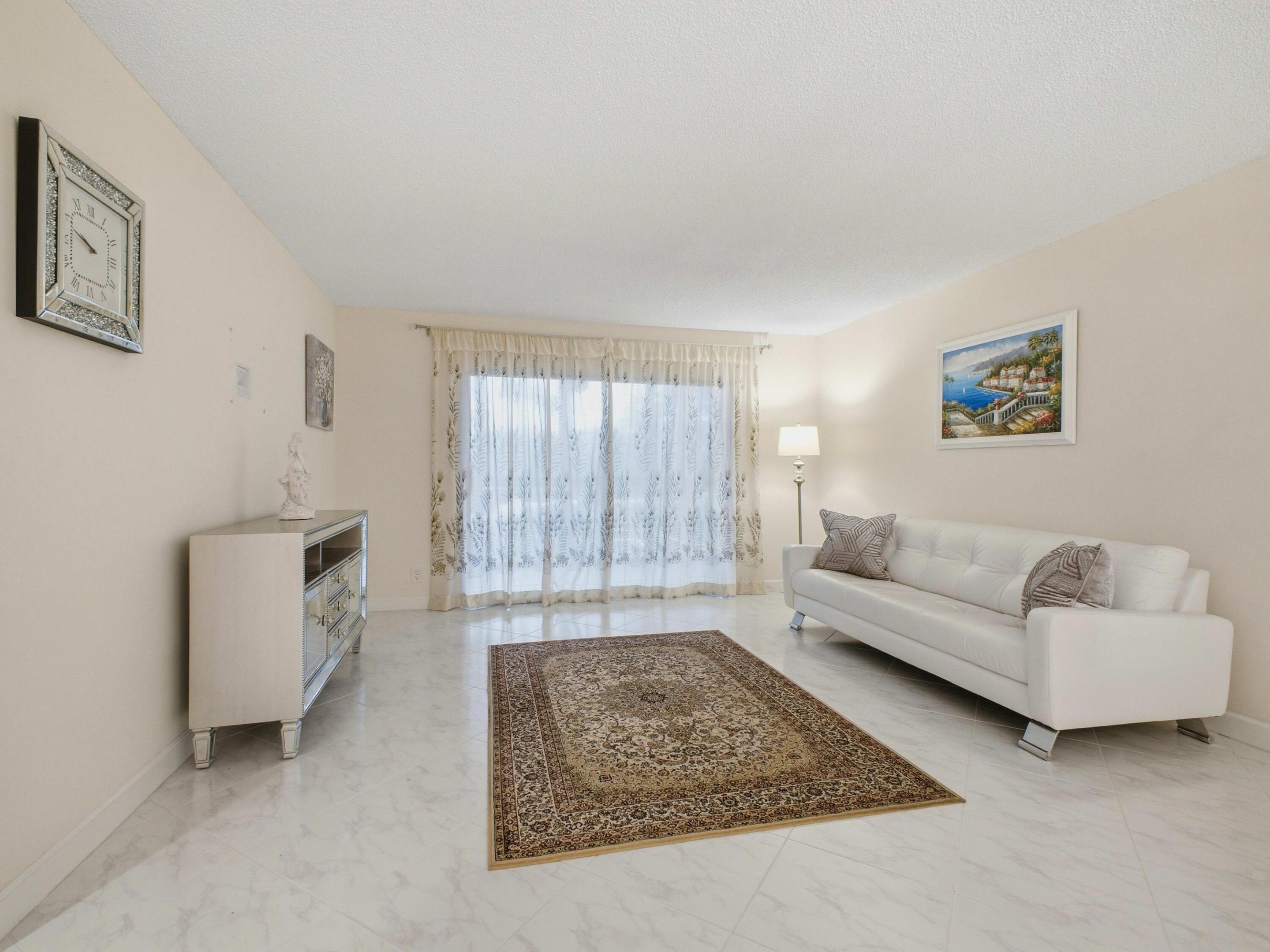 HUNTINGTON LAKES - Residential