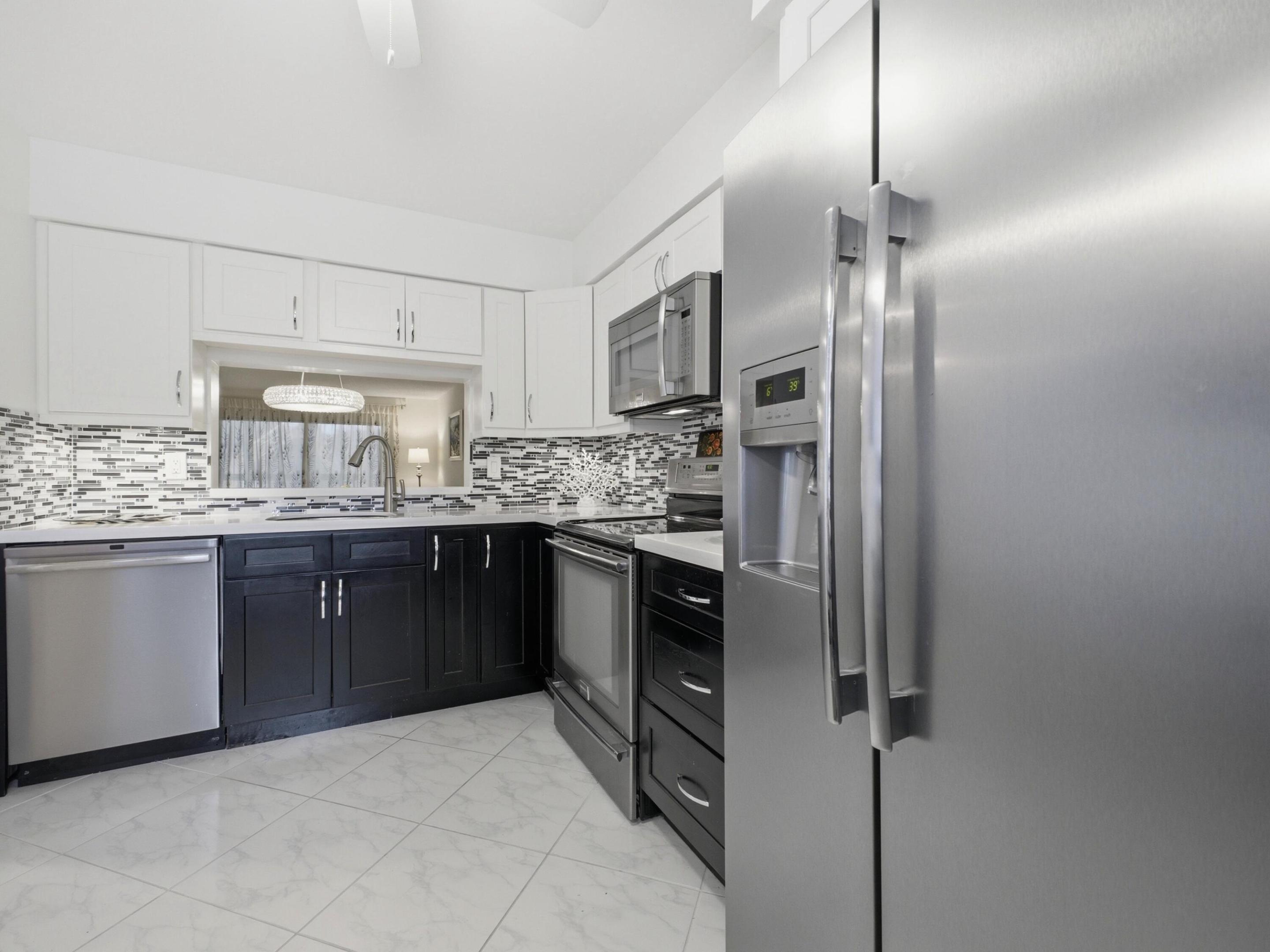 HUNTINGTON LAKES - Residential