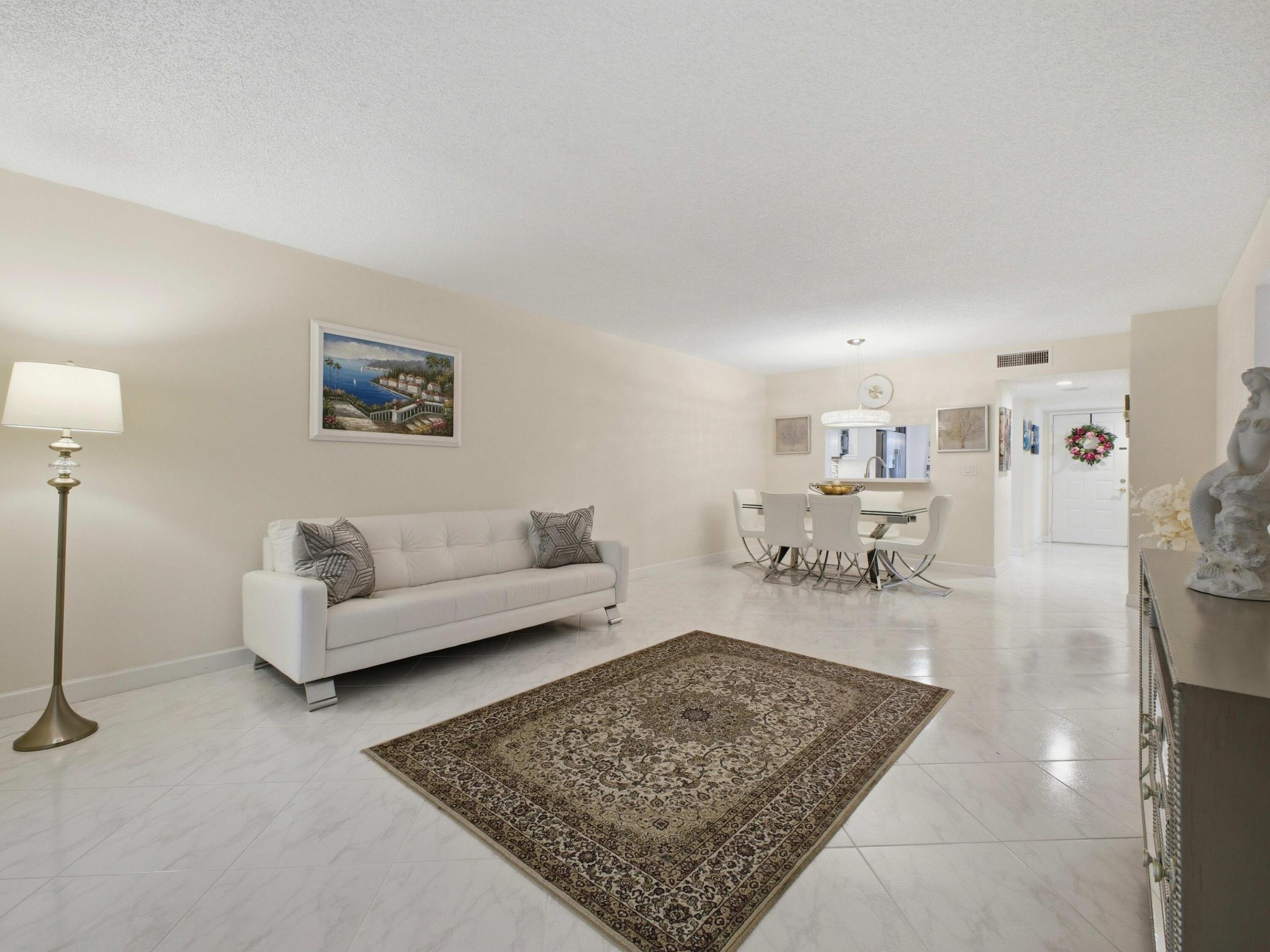 HUNTINGTON LAKES - Residential