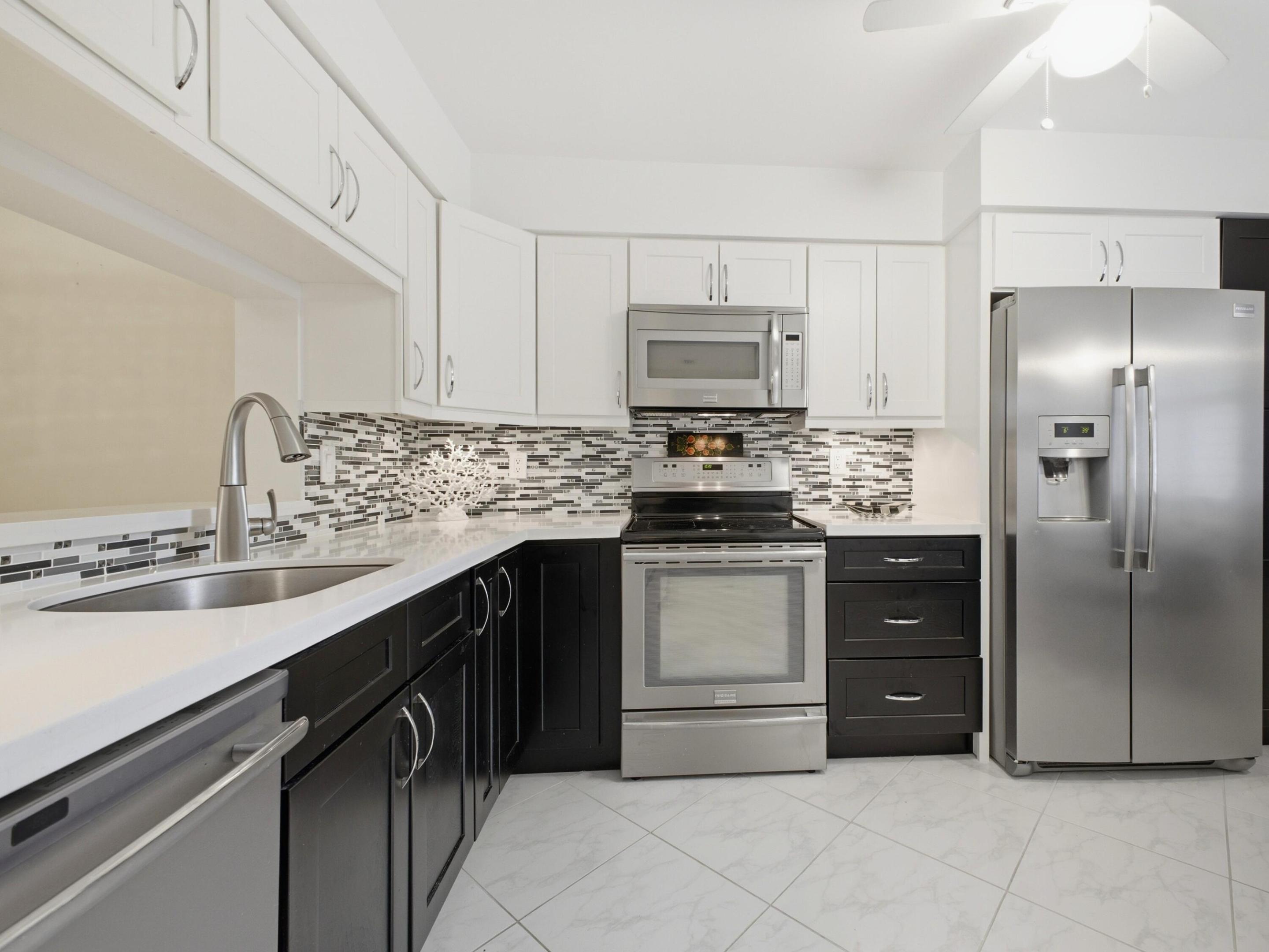 HUNTINGTON LAKES - Residential