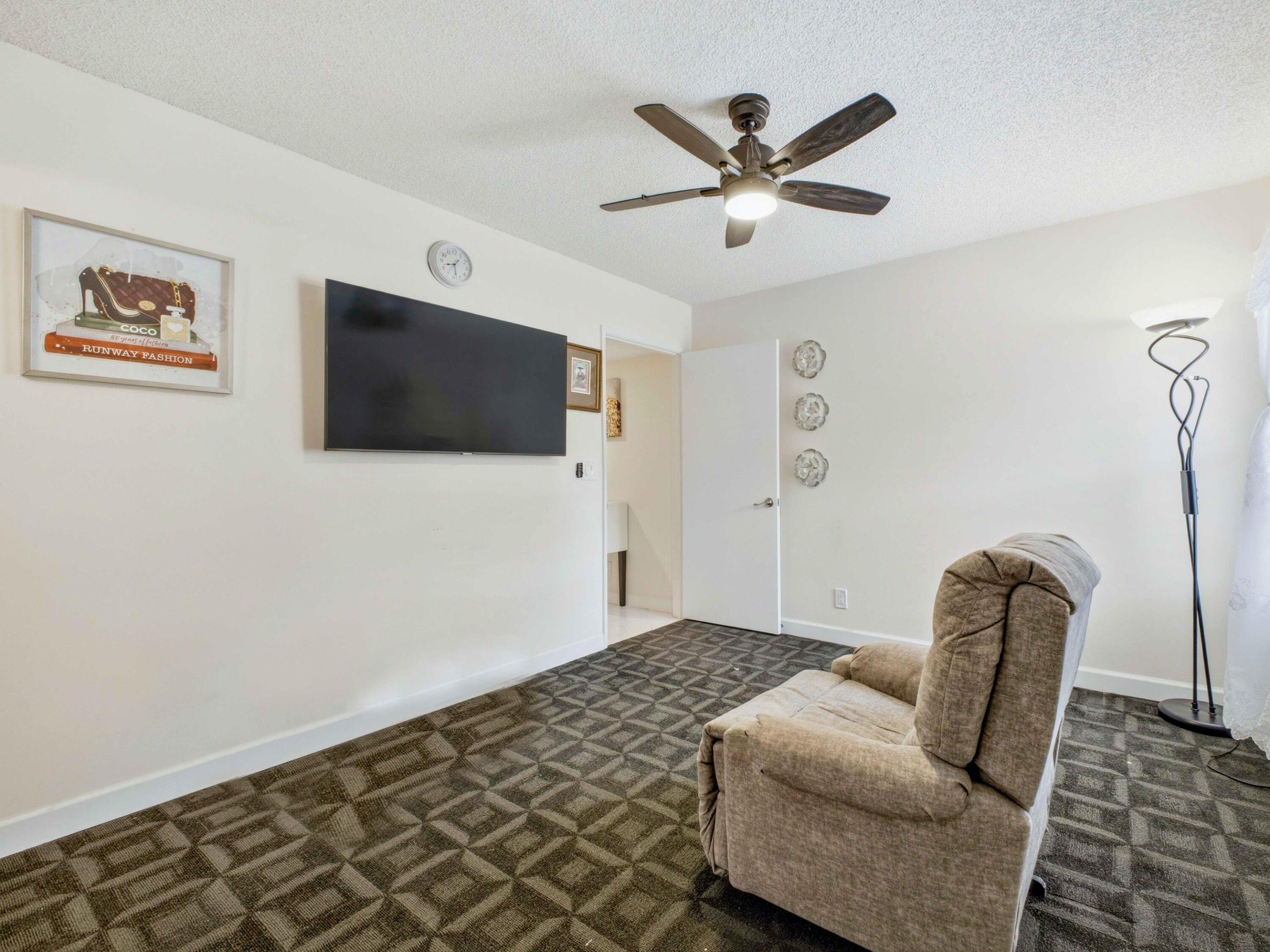 HUNTINGTON LAKES - Residential