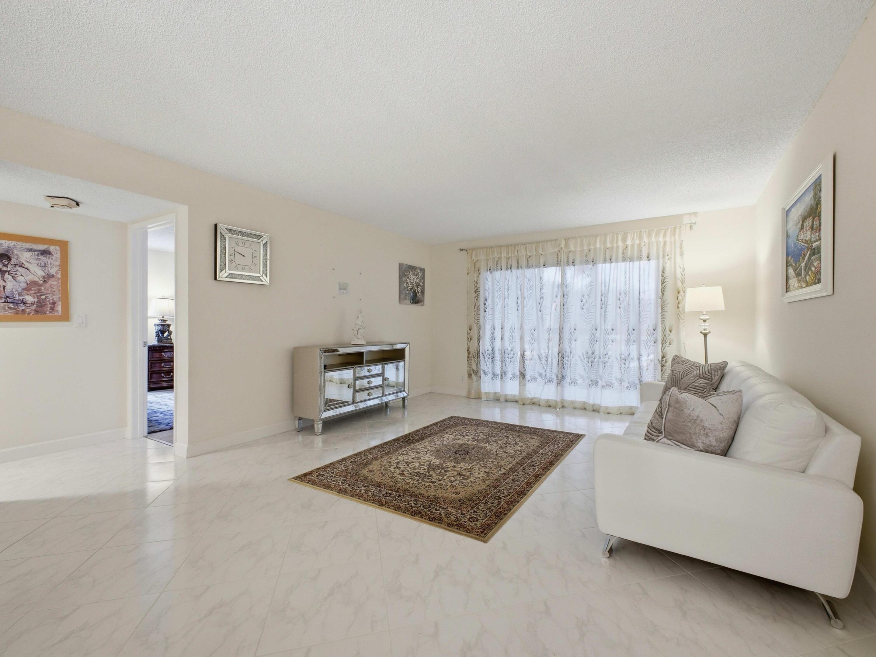 HUNTINGTON LAKES - Residential