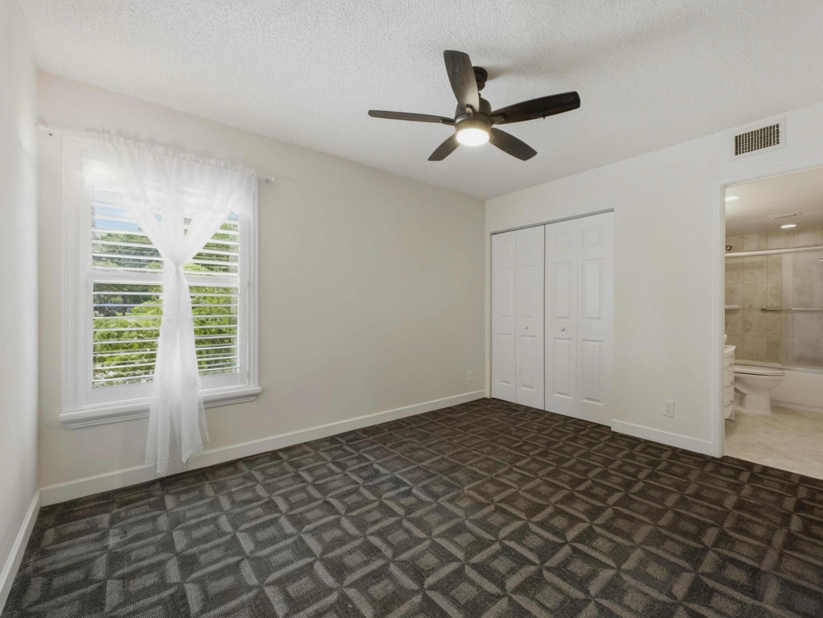 HUNTINGTON LAKES - Residential