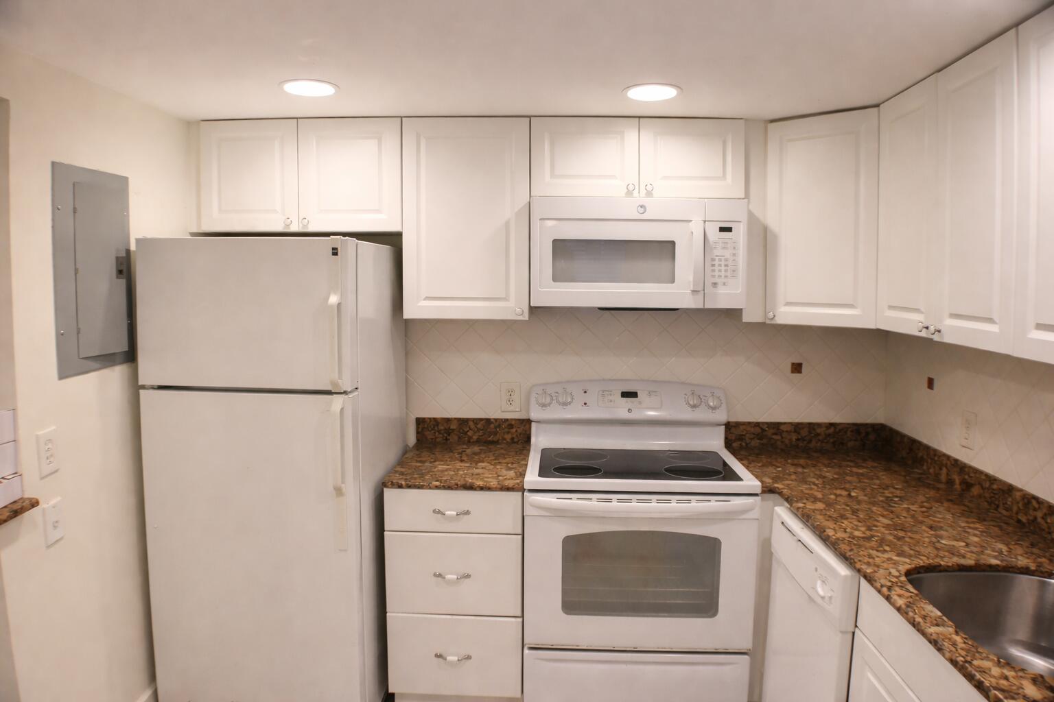 KINGS POINT SAXONY CONDOS - Residential