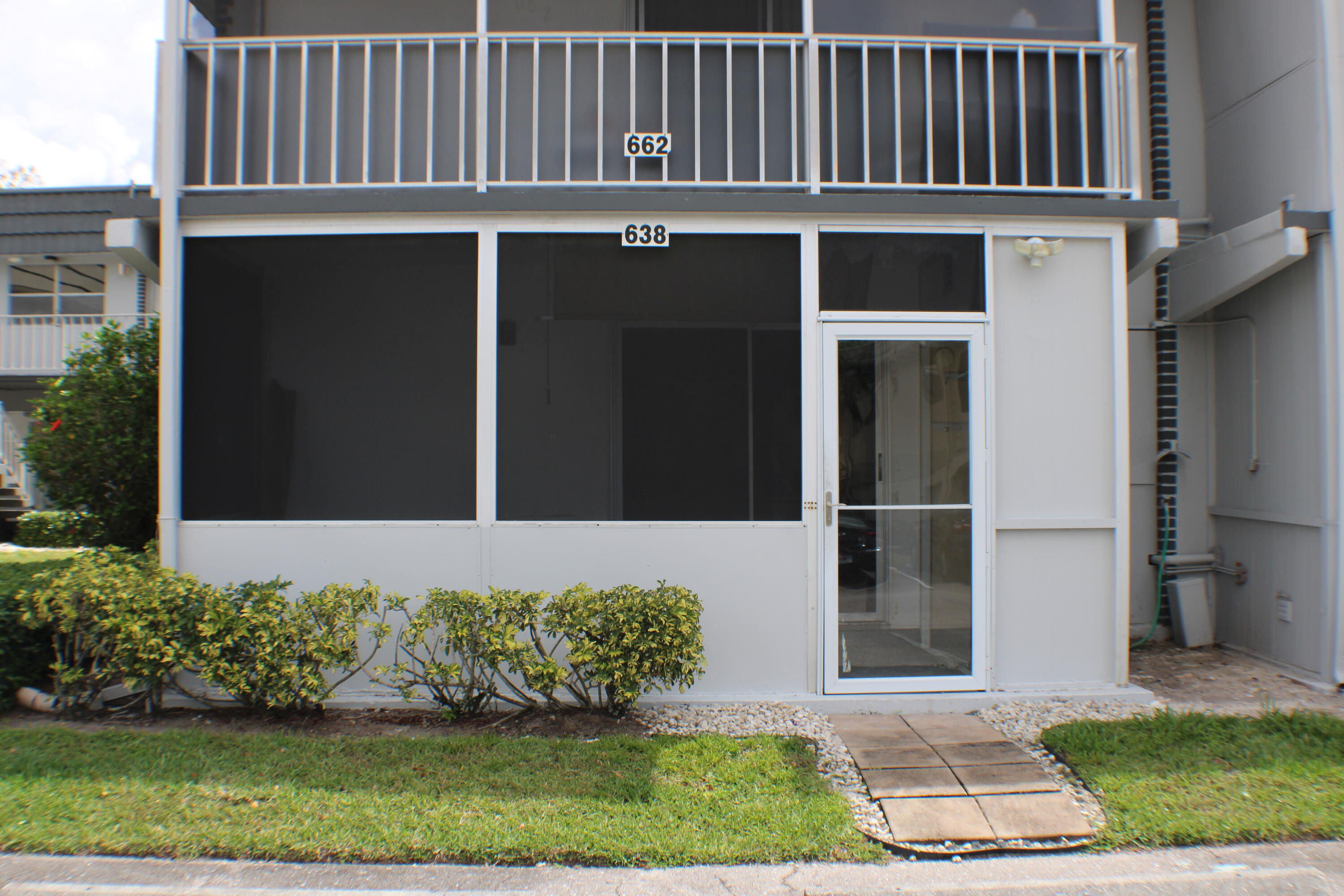 KINGS POINT SAXONY CONDOS - Residential