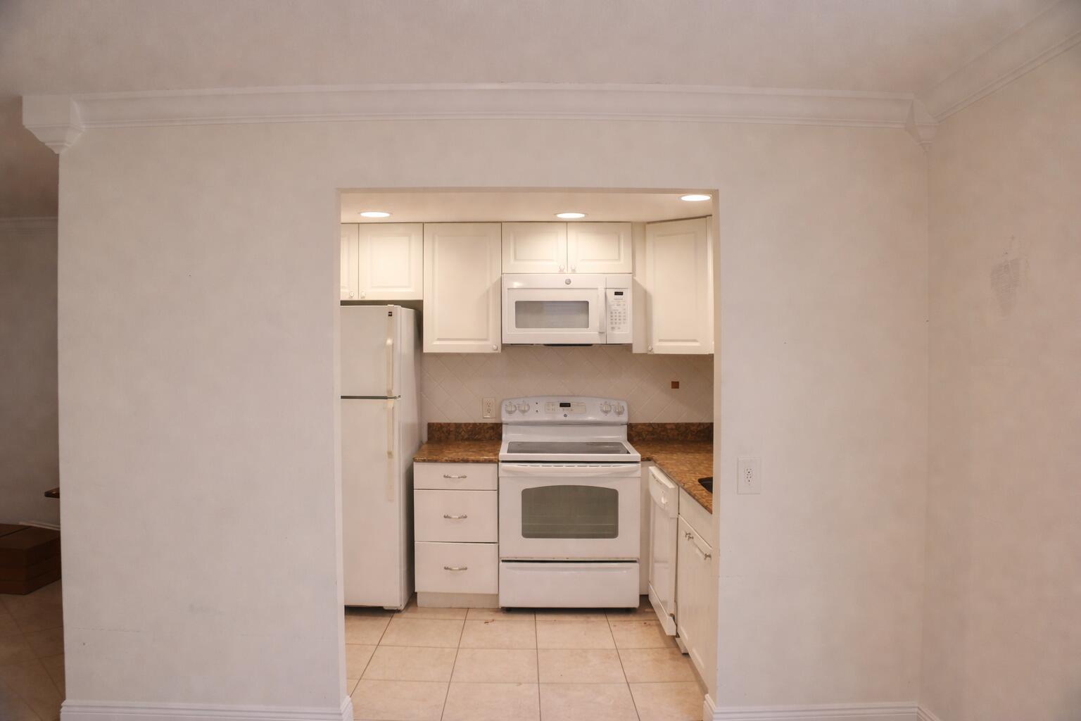 KINGS POINT SAXONY CONDOS - Residential