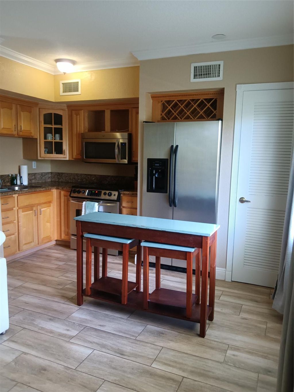 Photo of 924 SE 2nd St #11, Fort Lauderdale, FL 33301 (MLS # F10493393)