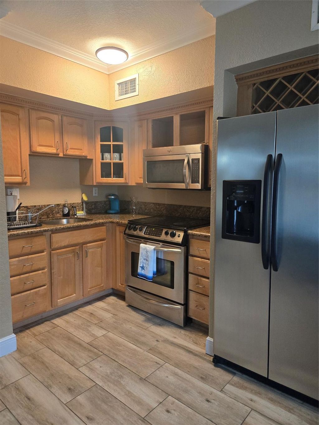 Photo of 924 SE 2nd St #11, Fort Lauderdale, FL 33301 (MLS # F10493393)