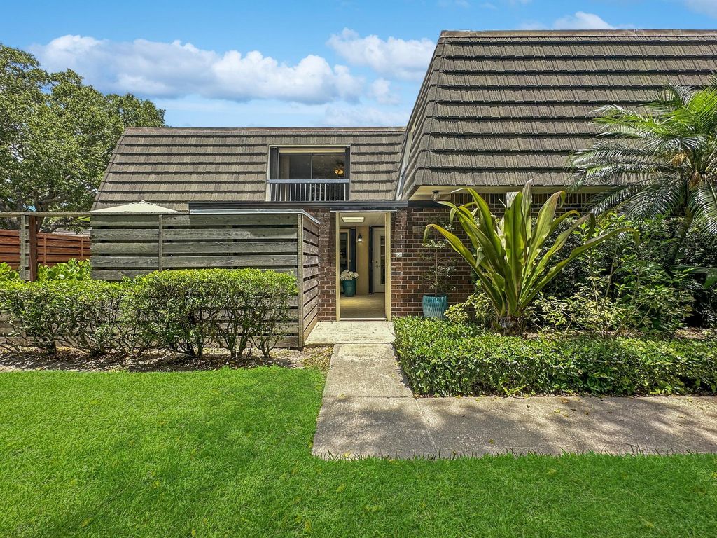 Photo of 1118 11th Ter, Palm Beach Gardens, FL 33418 (MLS # R11012234)