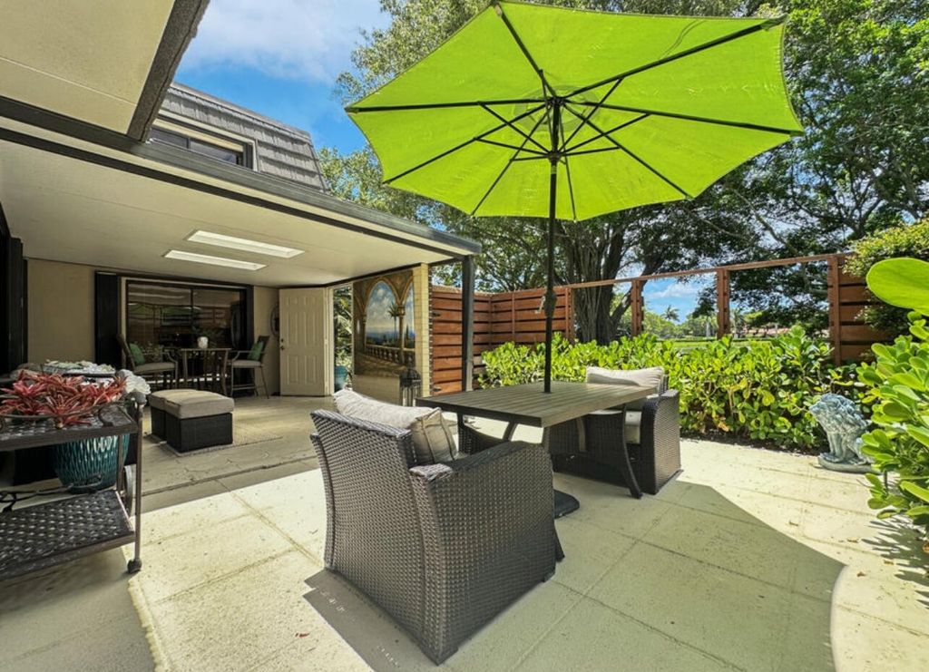 Photo of 1118 11th Ter, Palm Beach Gardens, FL 33418 (MLS # R11012234)