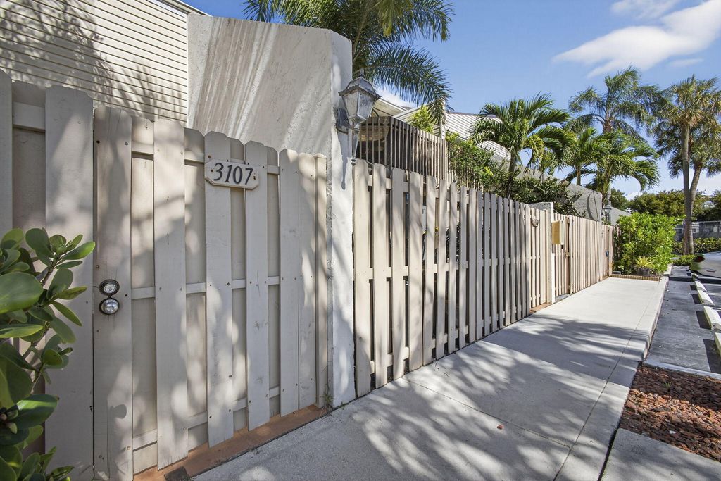 Photo of 612 Executive Center Drive #3107, West Palm Beach, FL 33401 (MLS # R11164609)