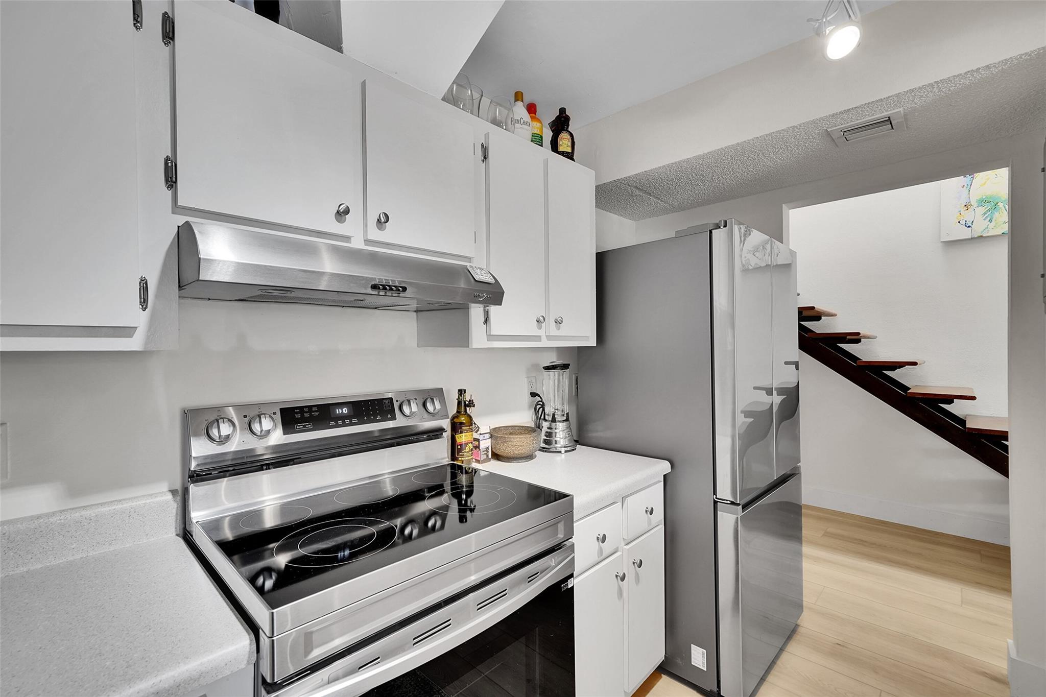 670 Kensington Pl 5B