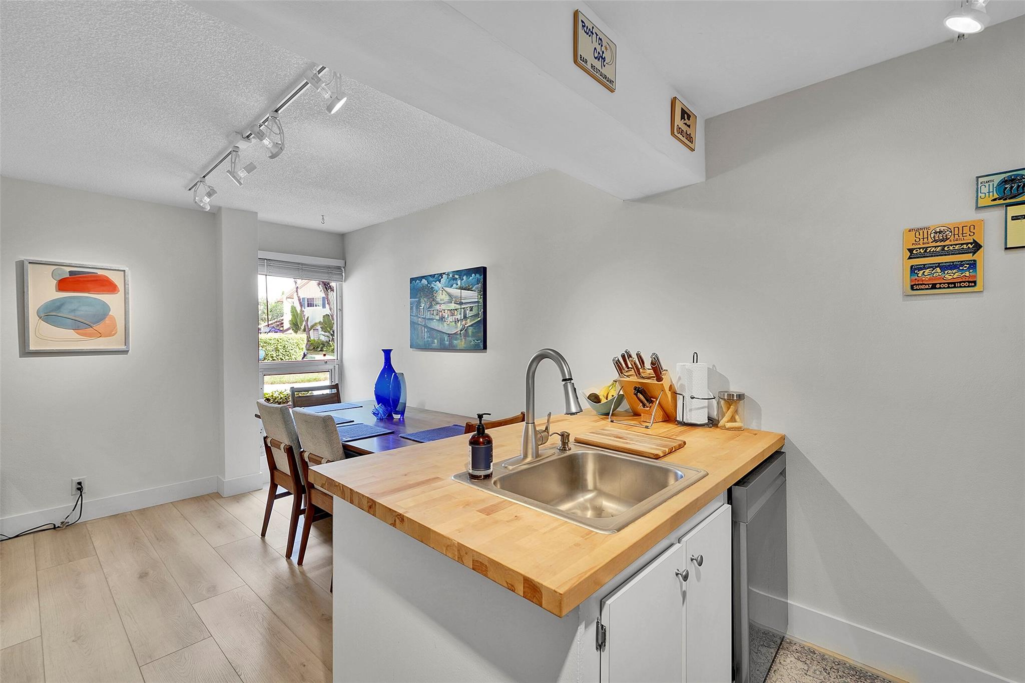 670 Kensington Pl 5B