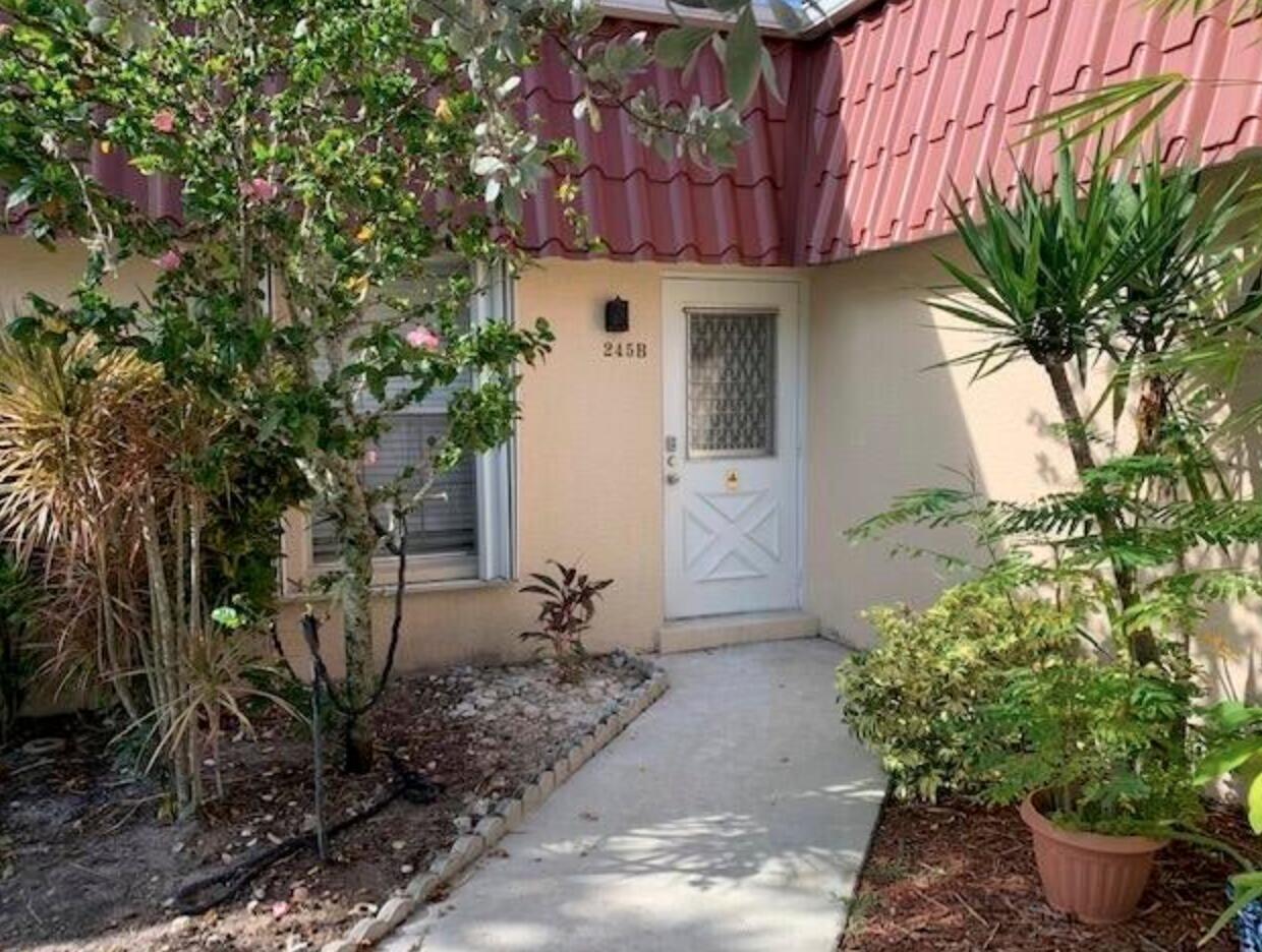 Recent full remodel of unit! Don't miss this gem in the 55+ community of Covered Bridge. Single level villa with beautiful finishes - white cabinets, granite countertops, new light gray laminate flooring throughout, new light fixtures, new bathrooms with shower tile to the ceiling, new white vanities. Screened in patio/Florida room with tile floor. Washer, dryer and tankless water heater included. Close to walking/ biking trails, walk to clubhouse, tennis courts.