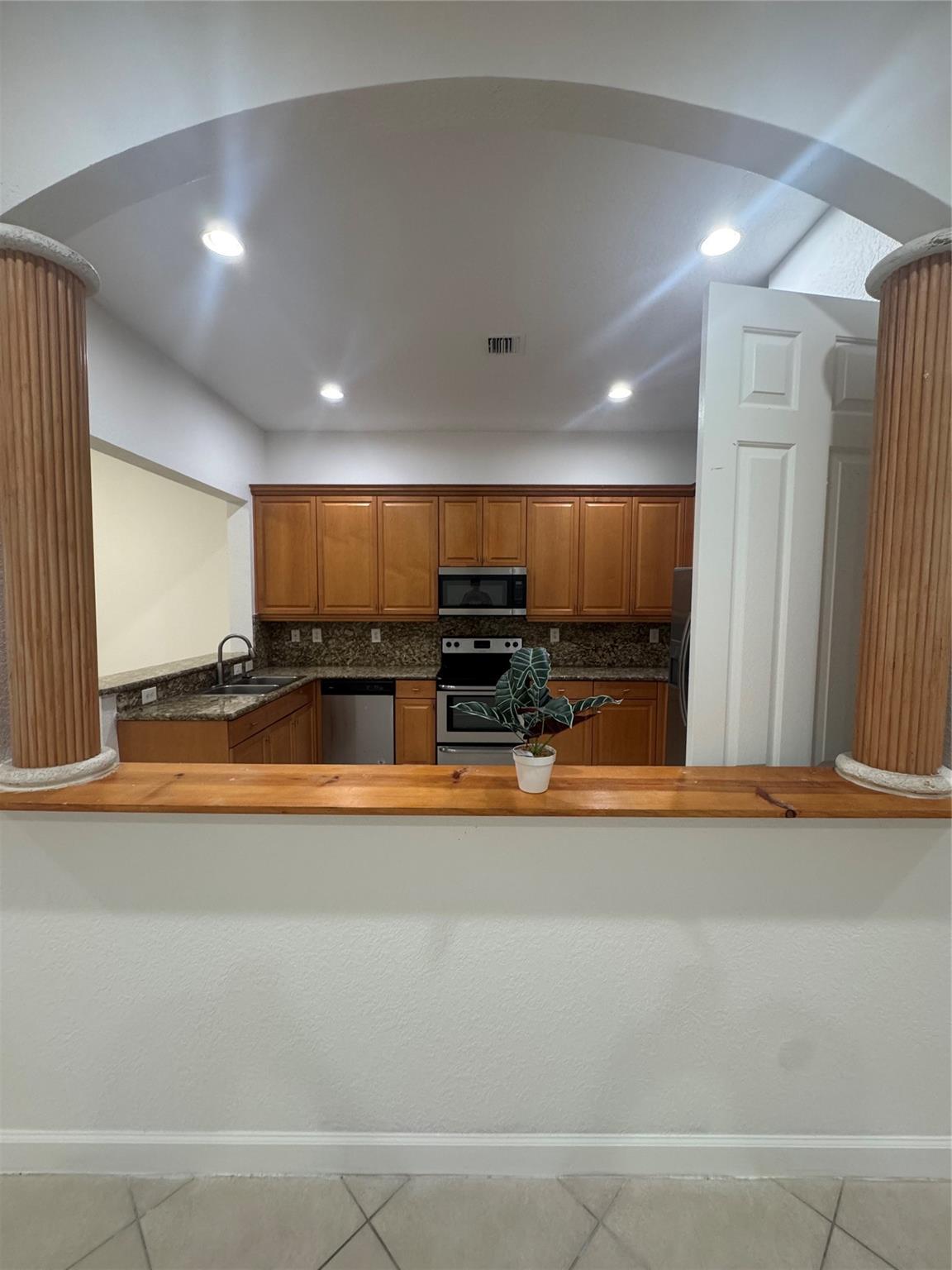 Heron Bay Comm 170-76 B - Residential Lease