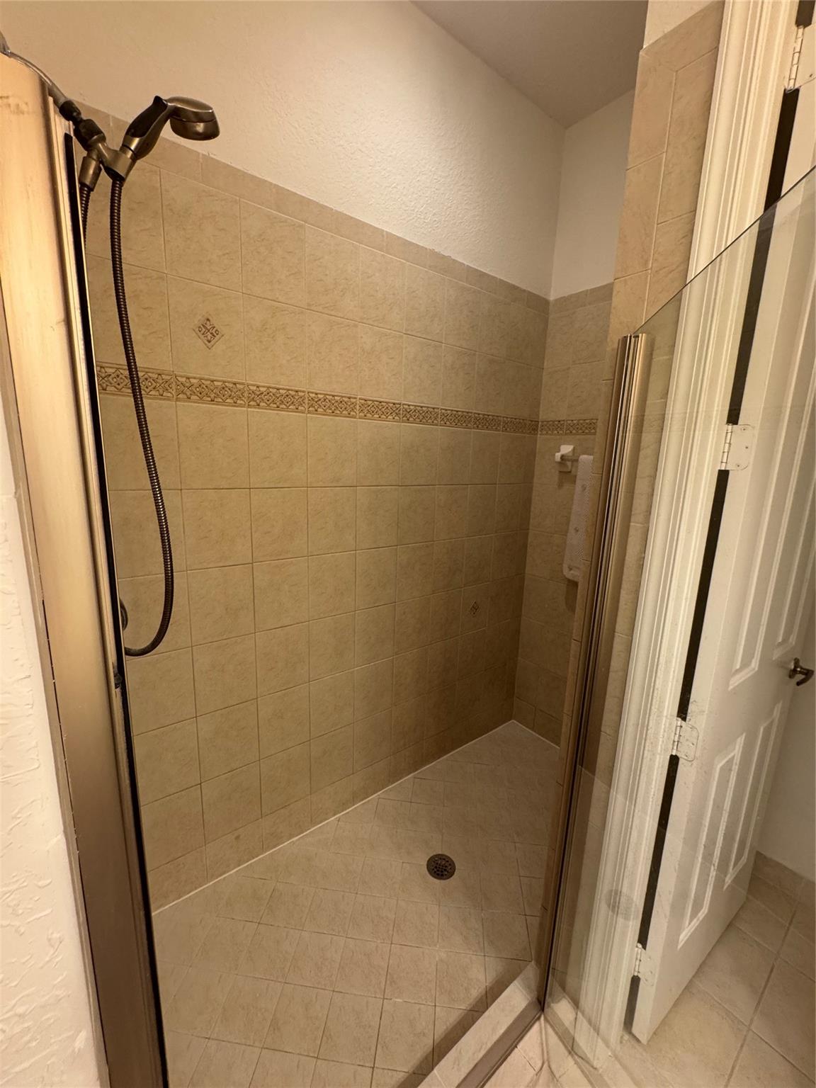 Heron Bay Comm 170-76 B - Residential Lease