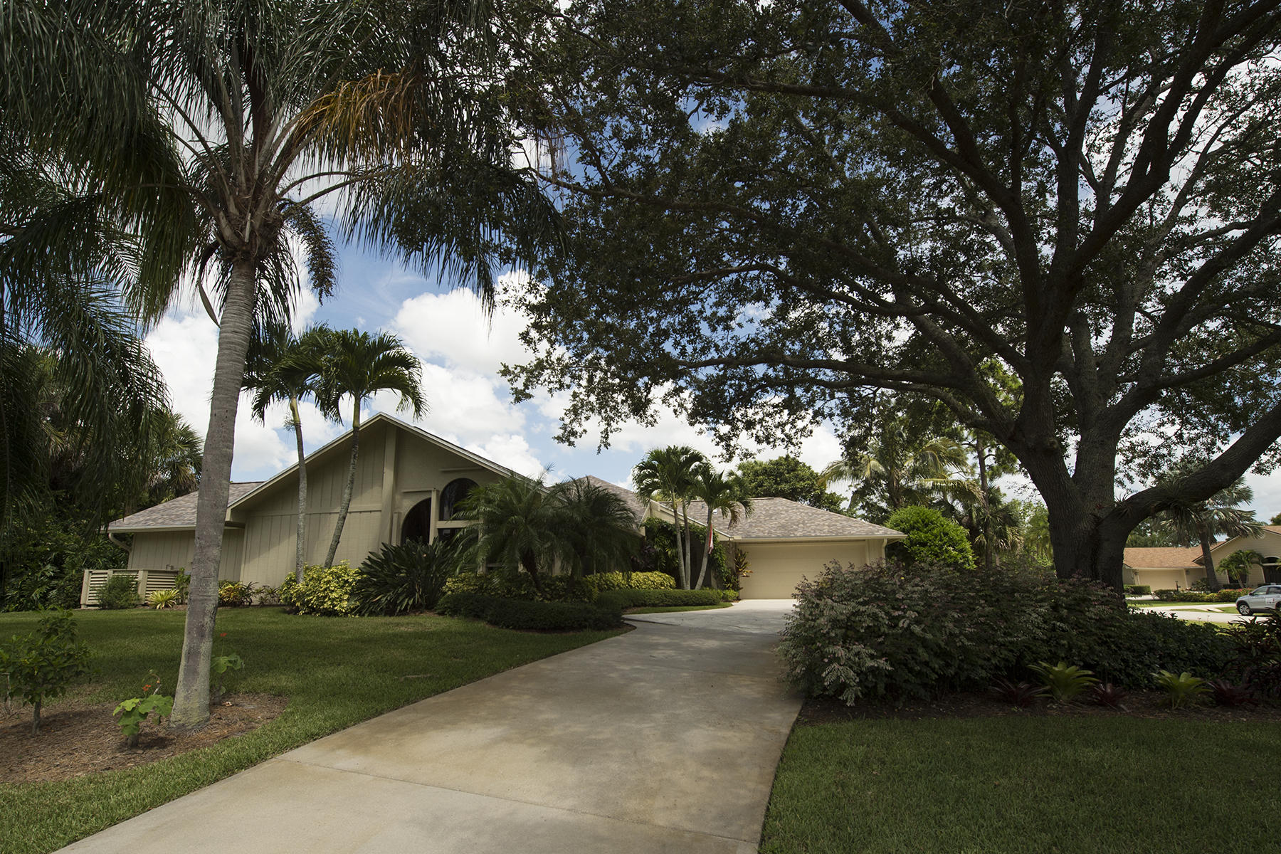 SABAL PALM ESTATES/ Tiburon - Residential