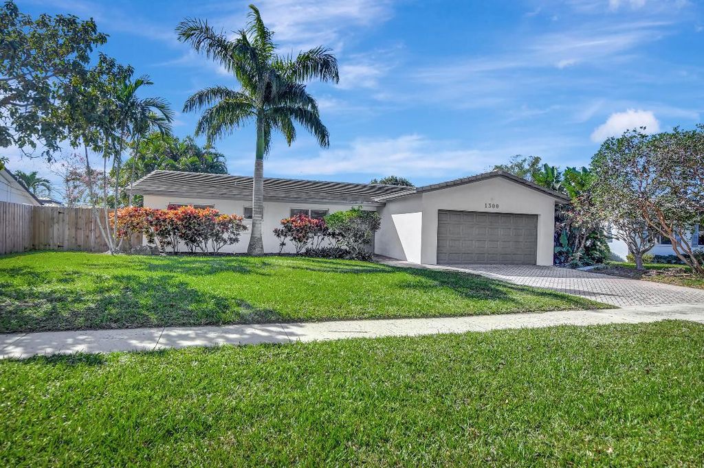 Photo of 1300 SW 13th Street, Boca Raton, FL 33486 (MLS # R11141663)