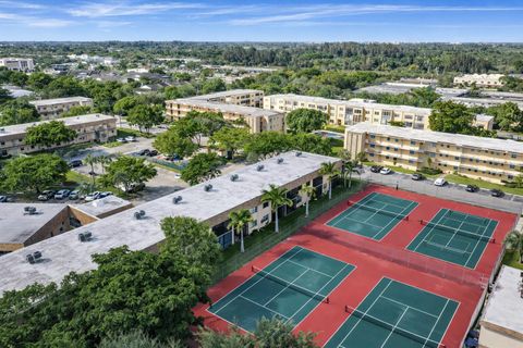 Tiny photo for 300 Berkley Road #112, Hollywood, FL 33024 (MLS # B26011962)