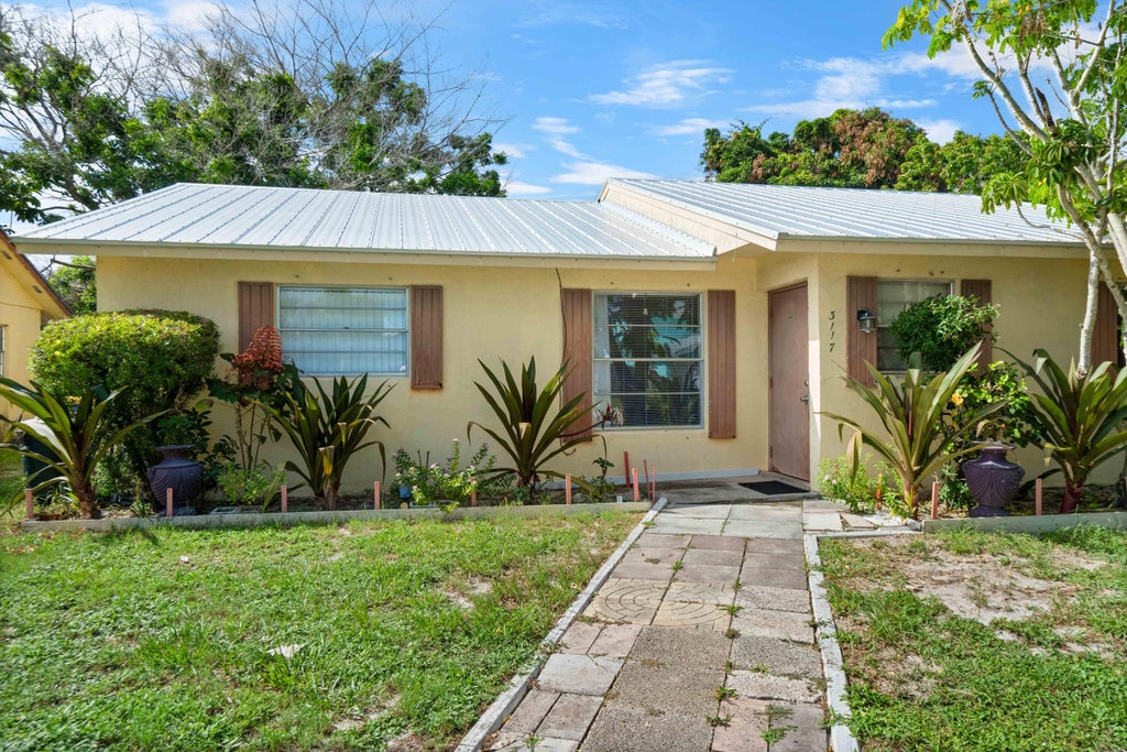 Photo of 3117 SE Clayton Street #17-19, Stuart, FL 34997 (MLS # B26052259)