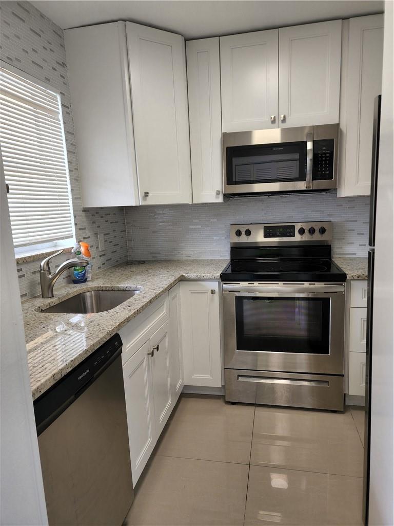 ALL AGES, RENOVATED APARTMENT SITUATED IN THE HEART OF WEST BOCA! 2 BEDROOMS AND 1 1/2 BATHROOMS, NEW APPLIANCES AND REMOLDED KITCHEN, FLOOR IS PORCELAIN THRU THE CONDO .FRESHLY PAINTED SUPER CLEAN, WARM AND FRIENDLY NEIGHBORS, CLUB HOUSE W/POOL TABLE, LARGE SWIMMING POOL,SHUFFLEBOARD, COMMUNITY LAUNDRY FACILITIES, BBQ G RILLS, PRIVATE SCREENED PATIO. CONVENIENT LOCATED WALKING DISTANCE TO SHOPPING, RESTAURANTS, MAJOR ROADS **ONE CAR PER UNIT - NO PETS**