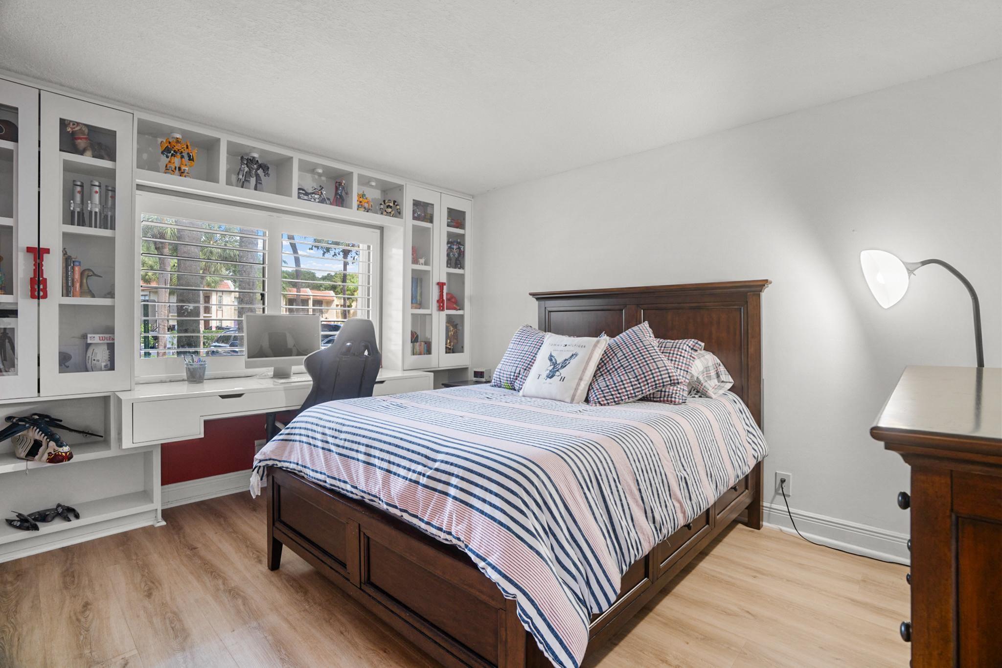 RACQUET CLUB APARTMENTS - Residential